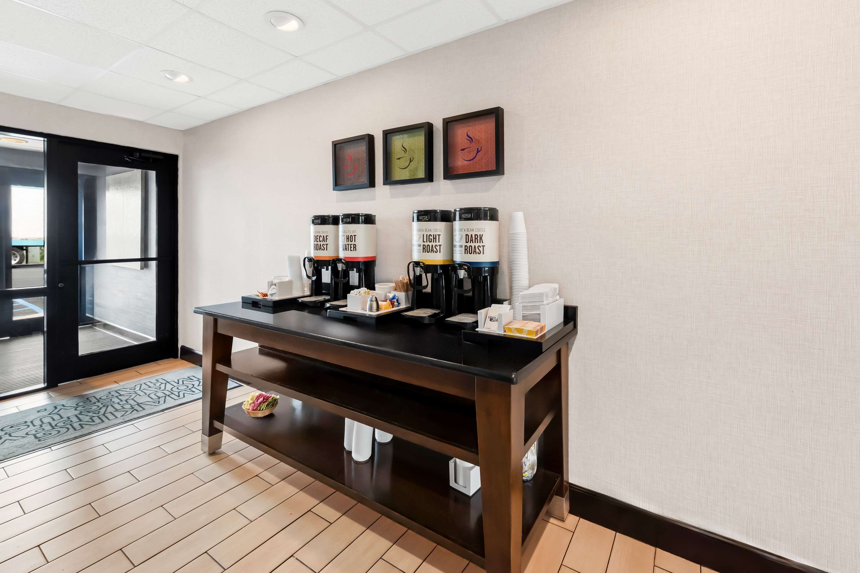 Restaurant | Hampton Inn Pennsville