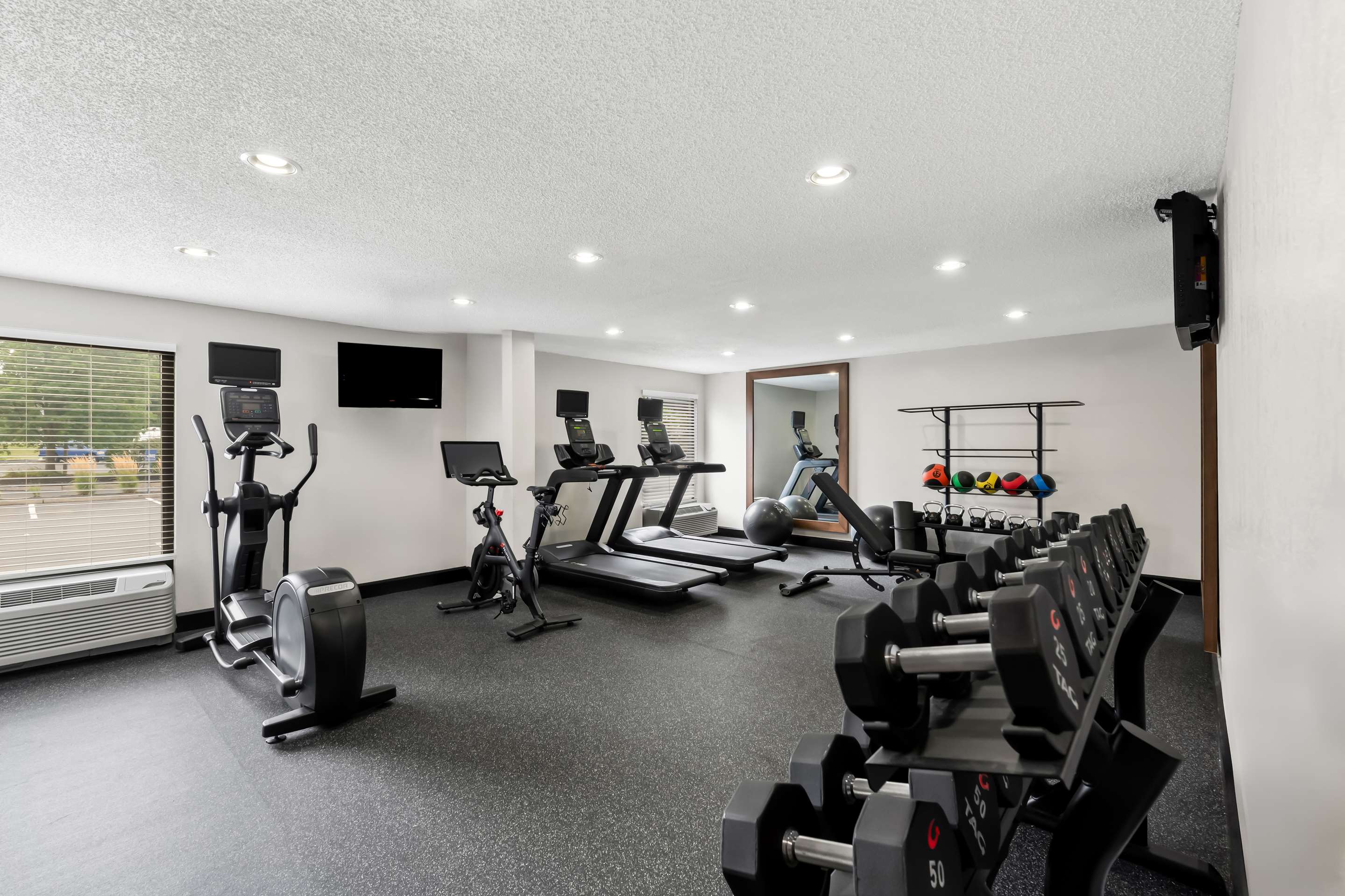 Health club fitness center gym | Hampton Inn Pennsville