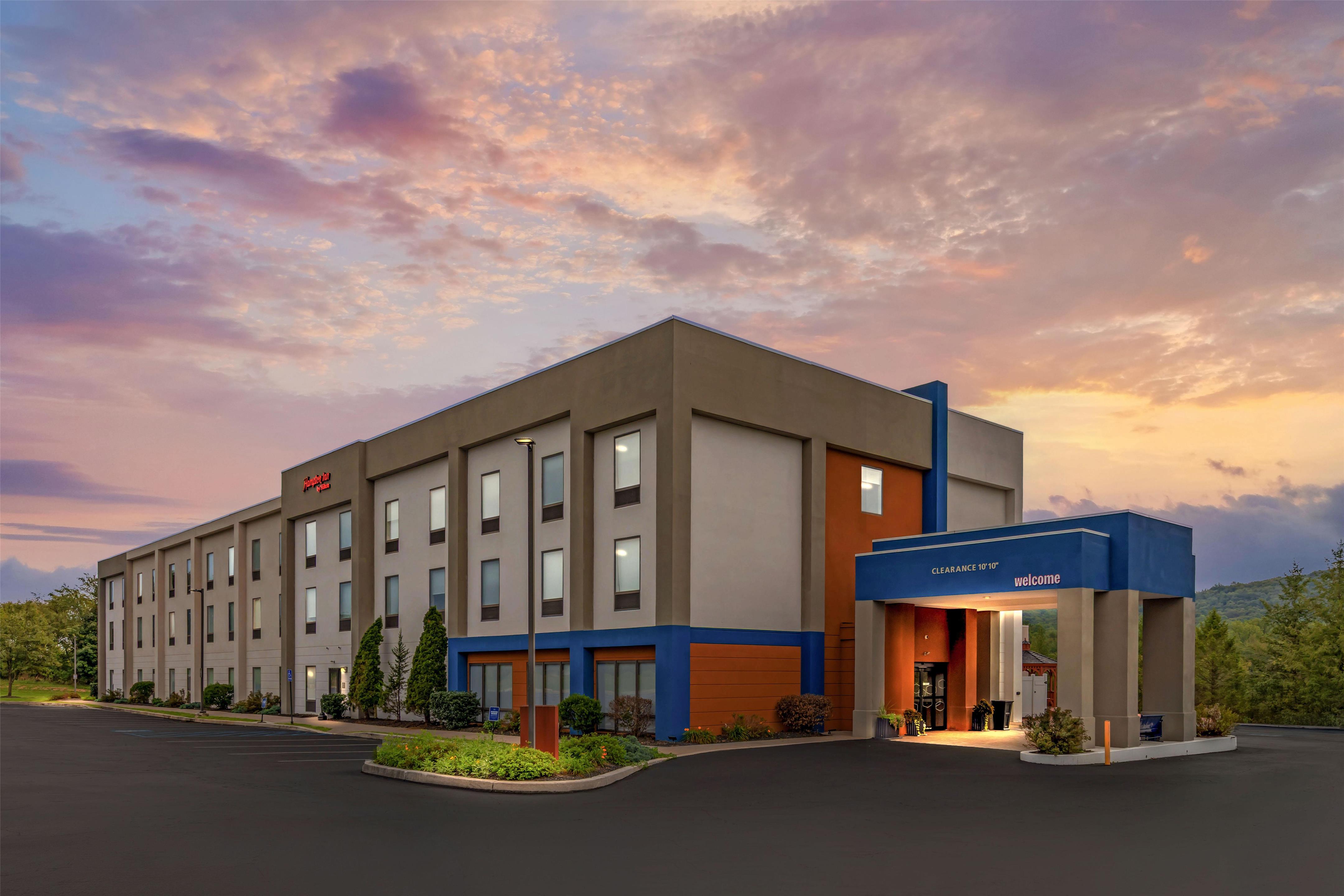 Exterior | Hampton Inn Pine Grove