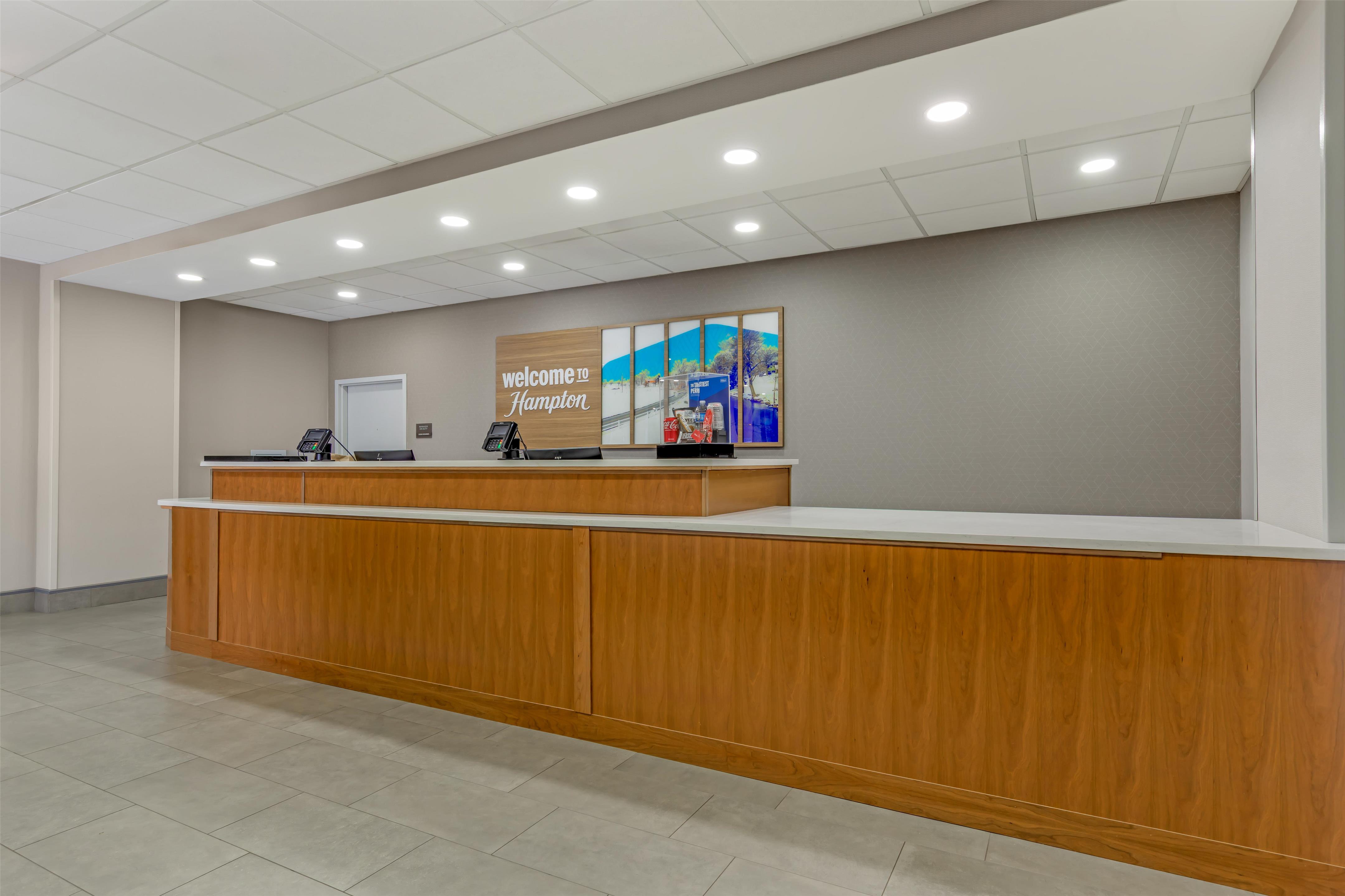 Reception | Hampton Inn Pine Grove
