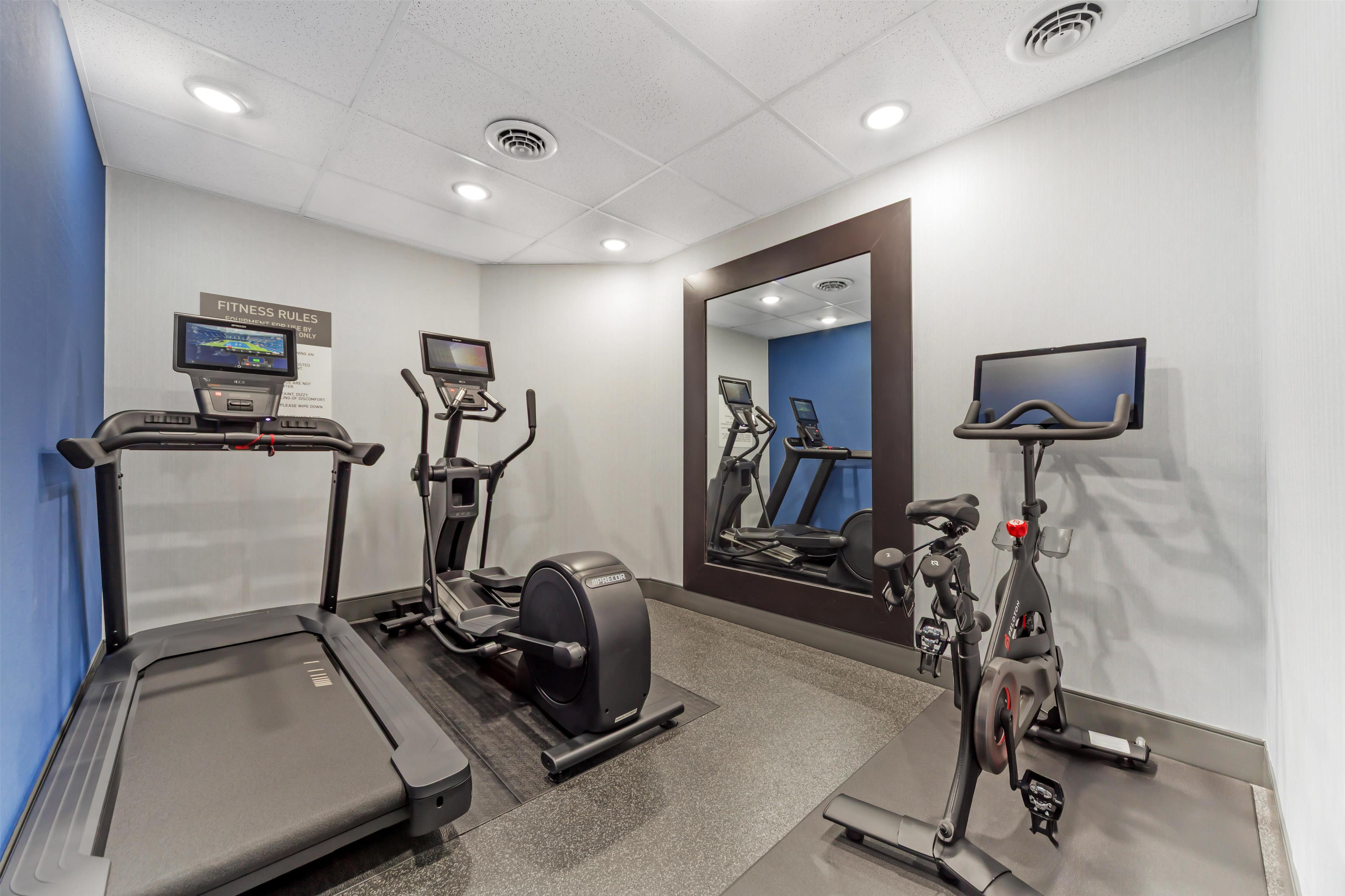 Health club fitness center gym | Hampton Inn Pine Grove