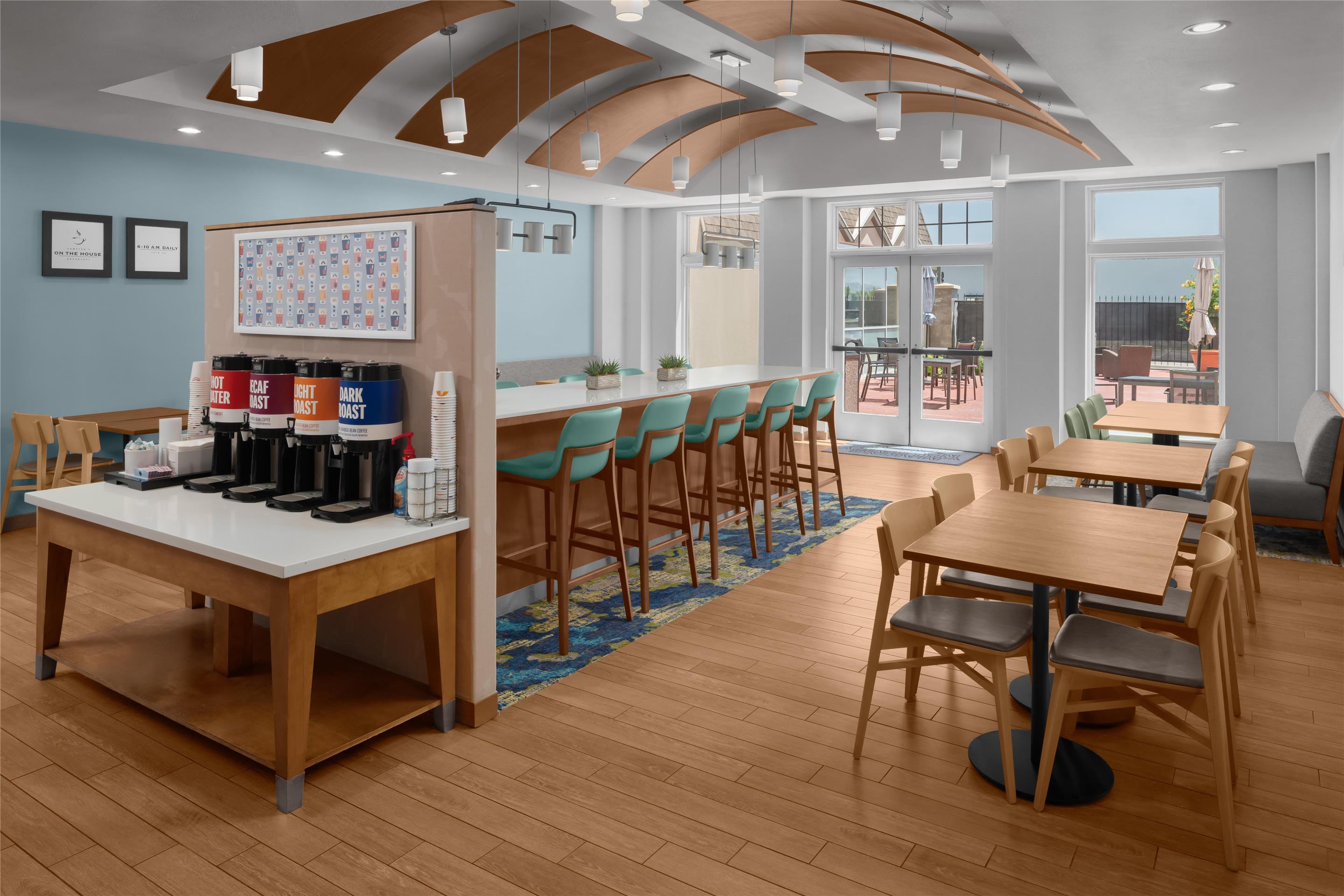 Breakfast Area | Hampton Inn & Suites Orem