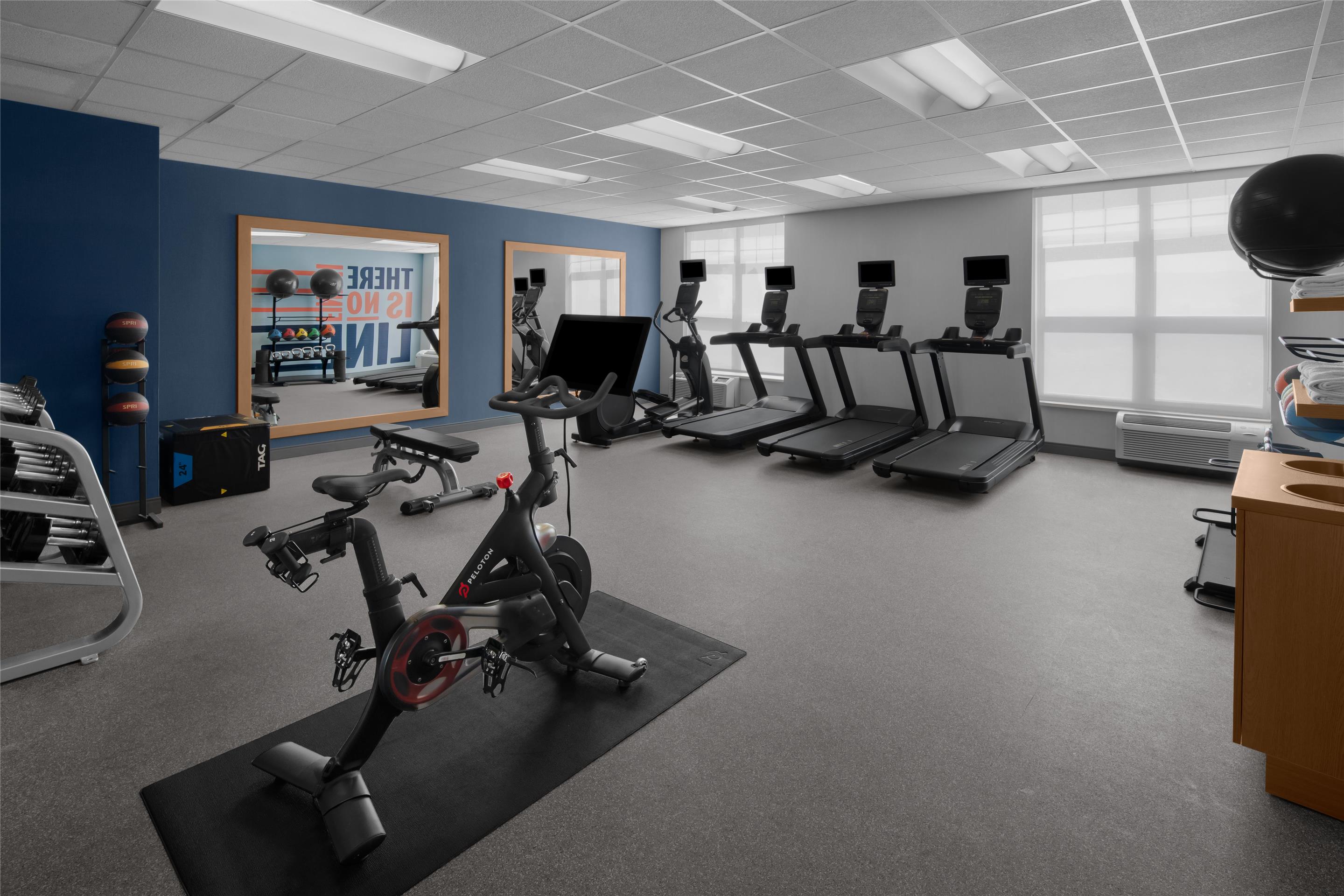 Health club fitness center gym | Hampton Inn & Suites Orem