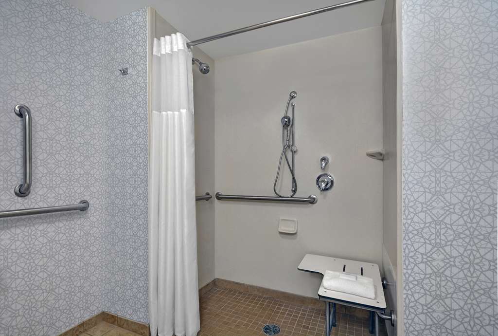 Hampton Inn Bath (Brunswick Area) - Tap to explore photos