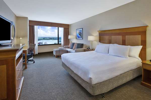  - Hilton Garden Inn Downtown Waterfront Portland