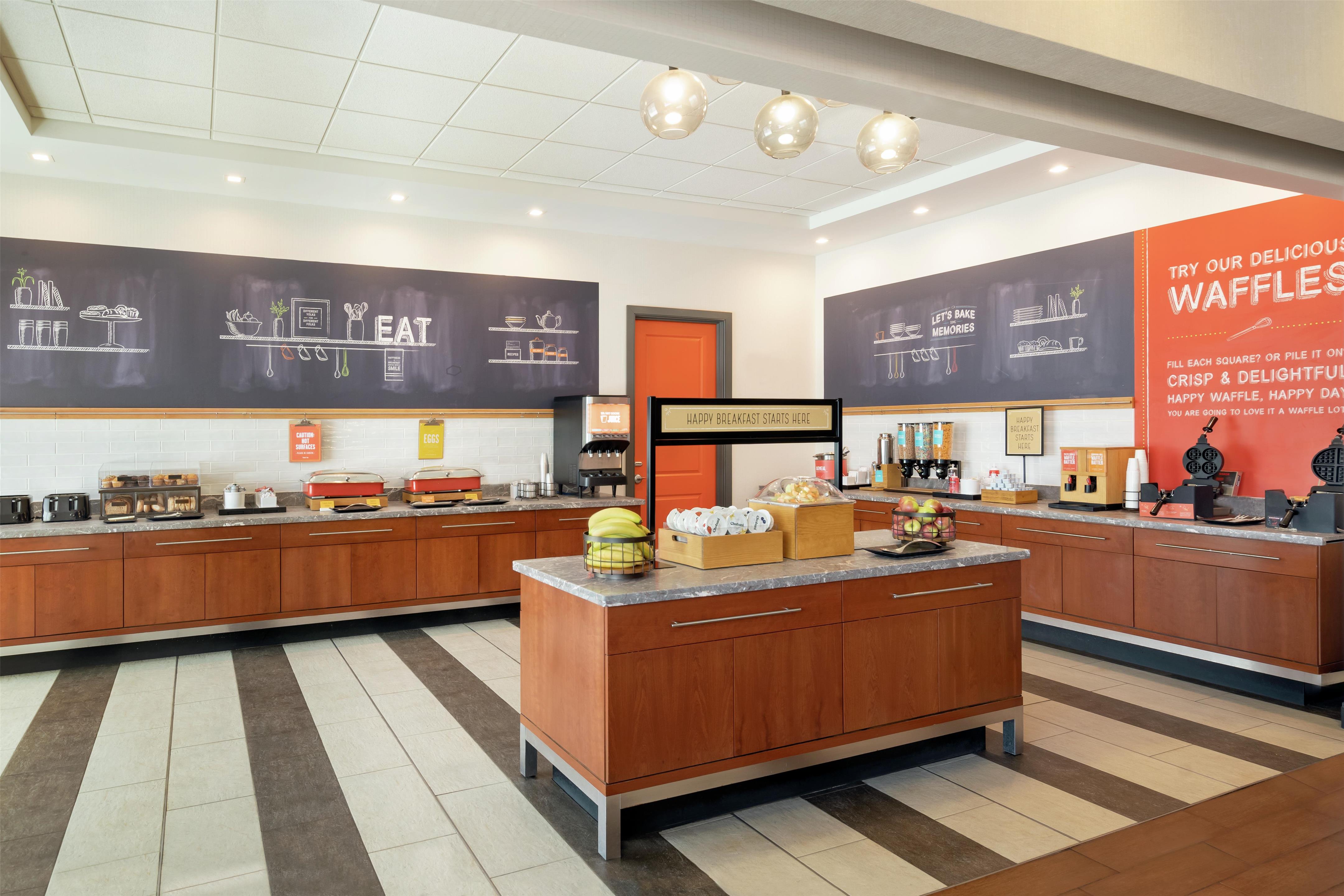 Breakfast Area | Hampton Inn Portland Downtown - Waterfront