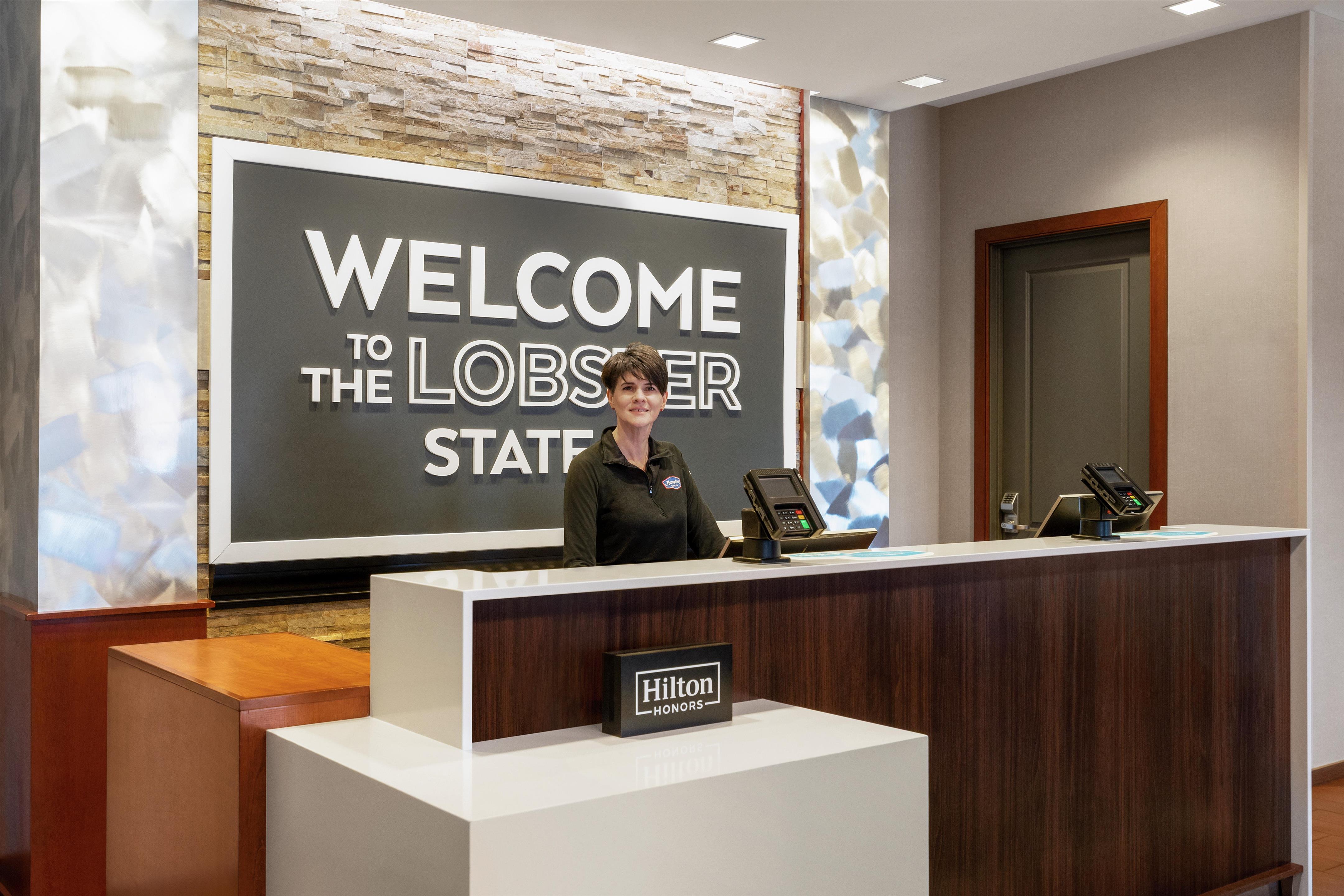 Reception | Hampton Inn Portland Downtown - Waterfront