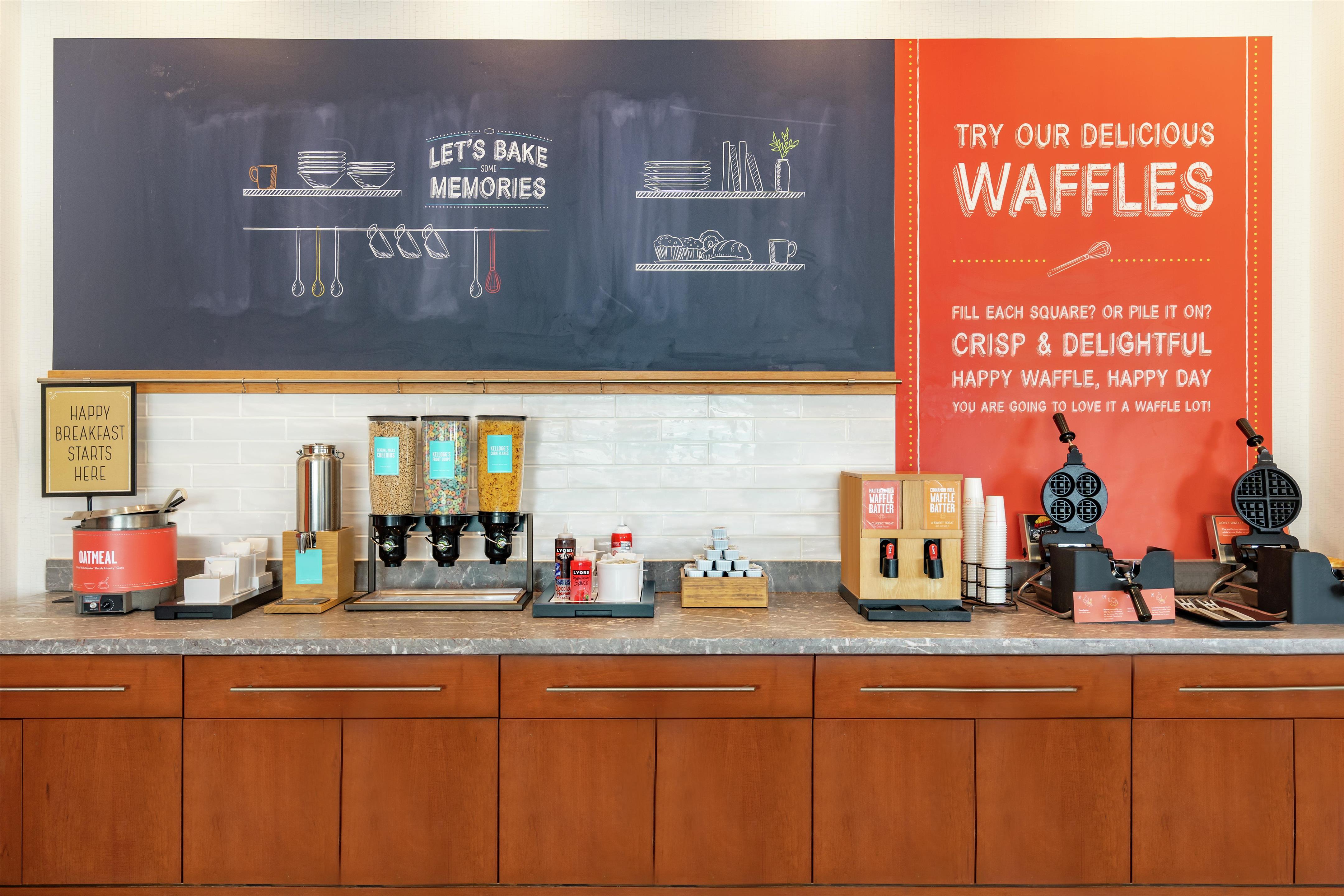 Breakfast Area | Hampton Inn Portland Downtown - Waterfront