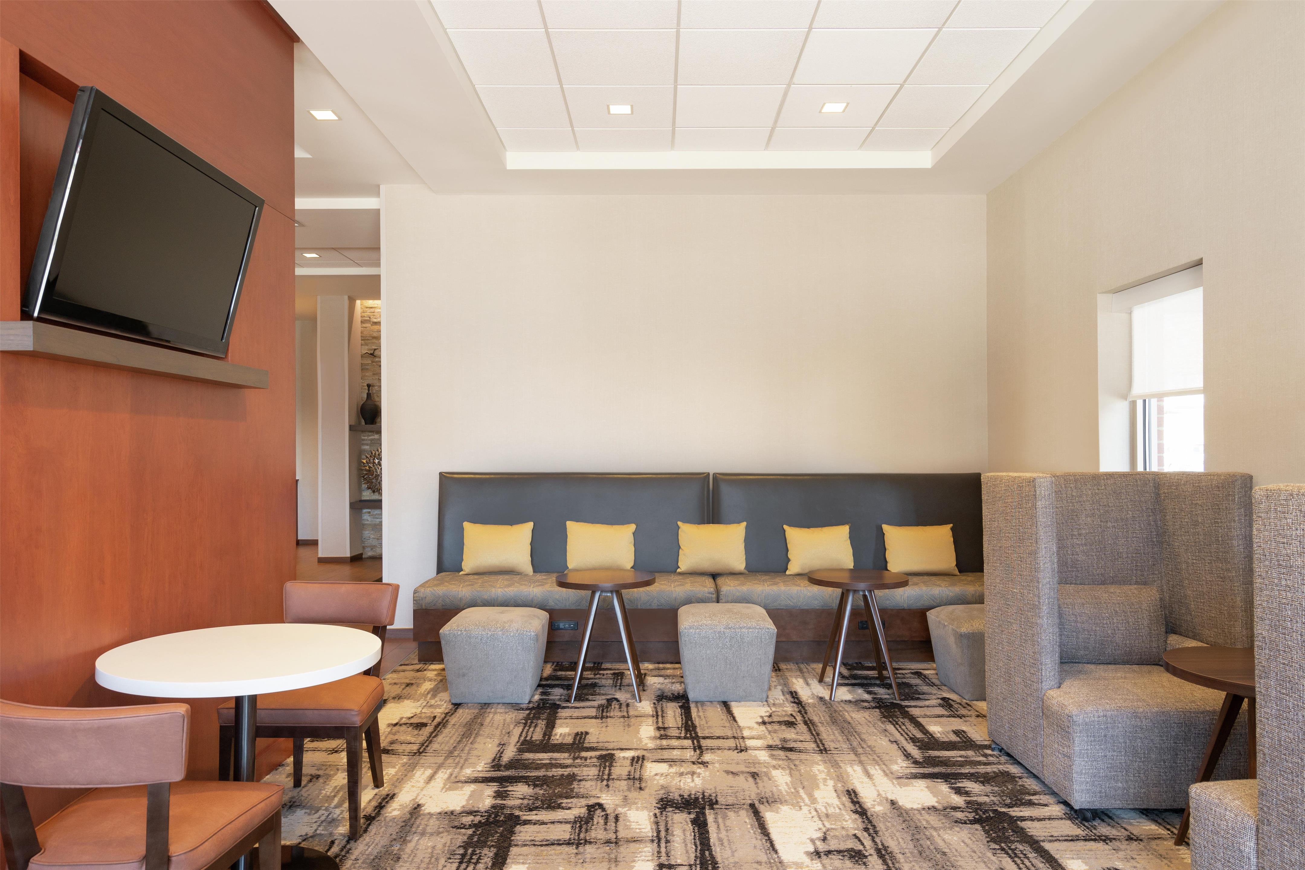 Lobby | Hampton Inn Portland Downtown - Waterfront