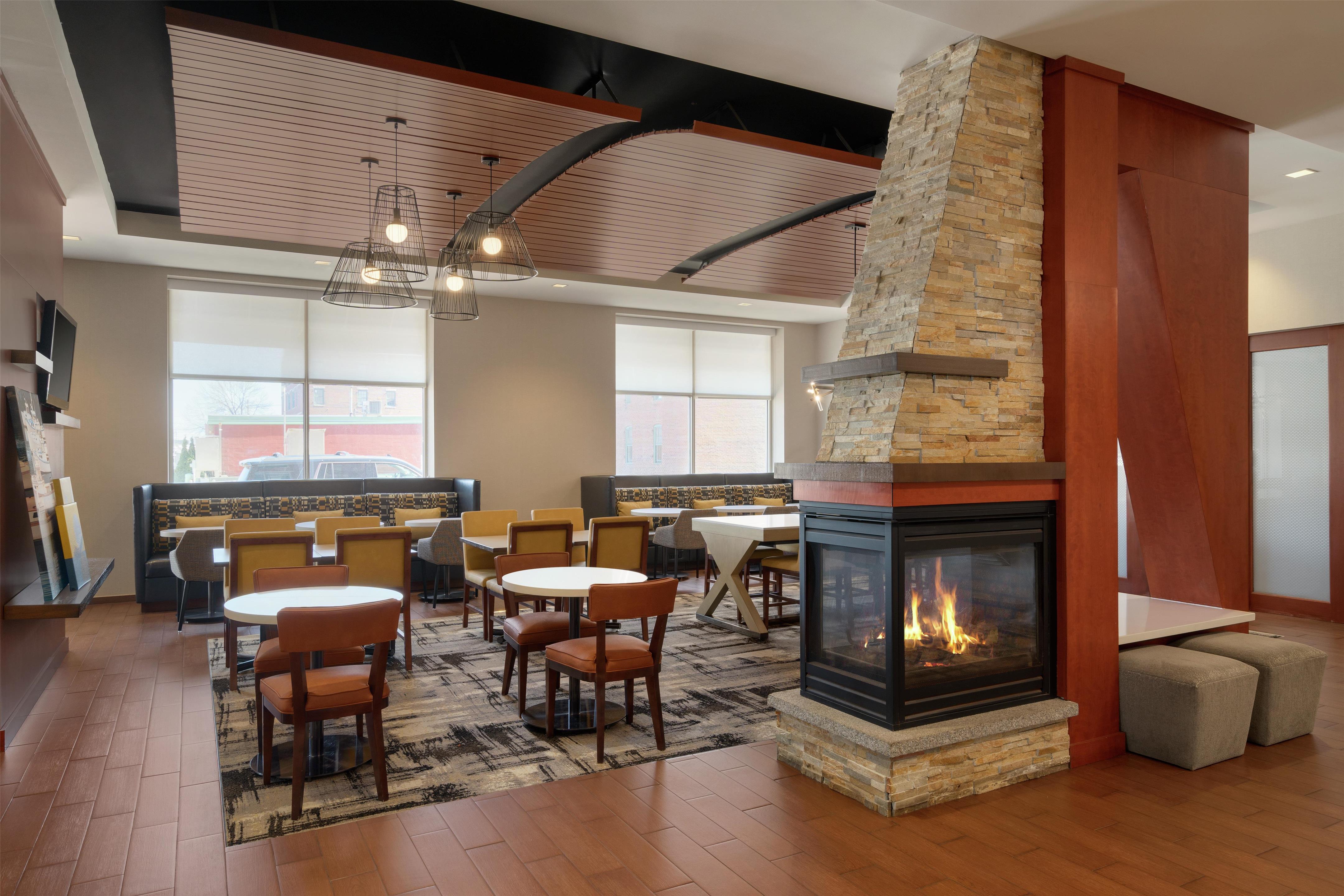 Lobby | Hampton Inn Portland Downtown - Waterfront