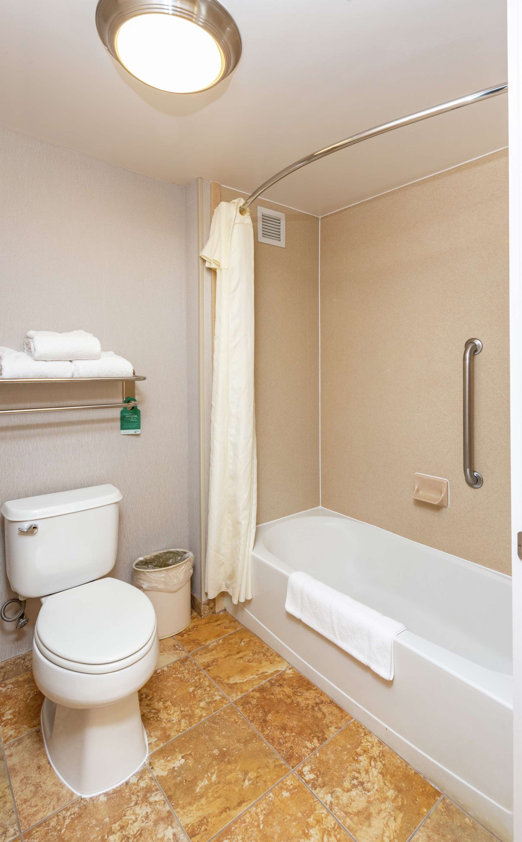 Guest room bath
