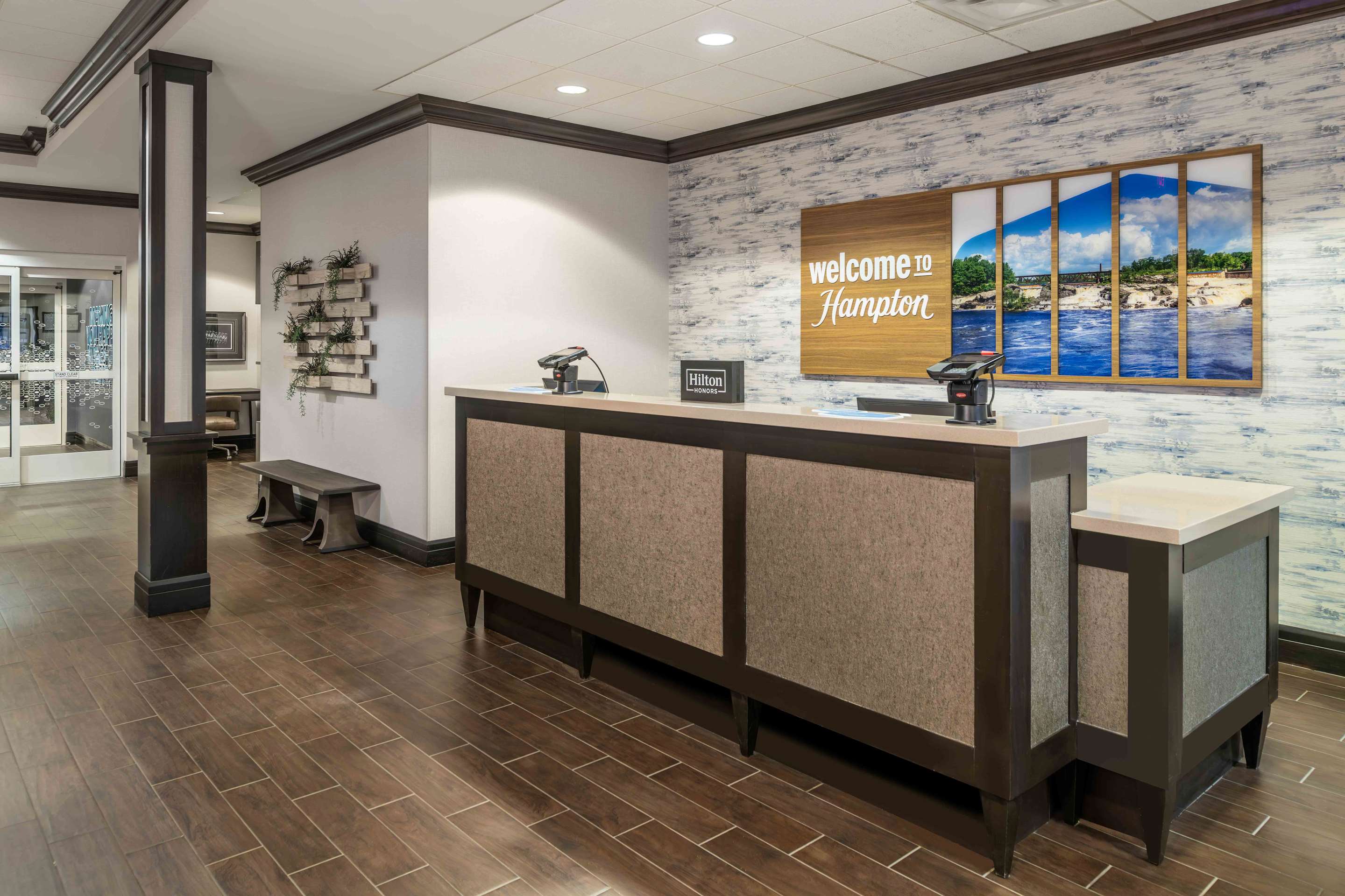 Reception | Hampton Inn Lewiston-Auburn
