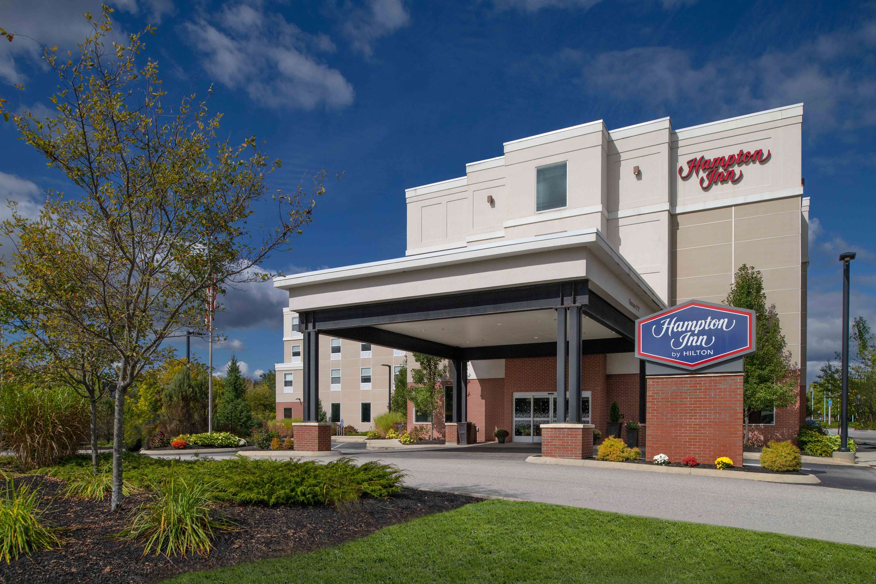 Exterior | Hampton Inn Lewiston-Auburn