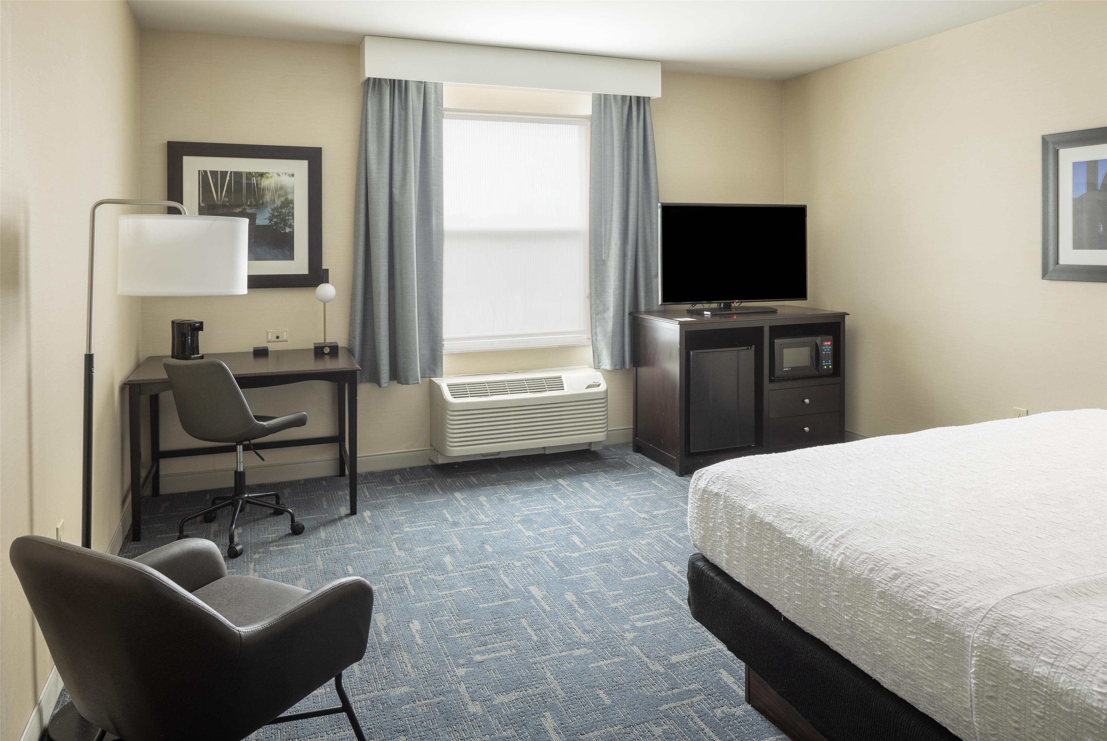 Hampton Inn by Hilton Lewiston-Auburn Room Type - 1 KNG HEARING ACC NOSMOK