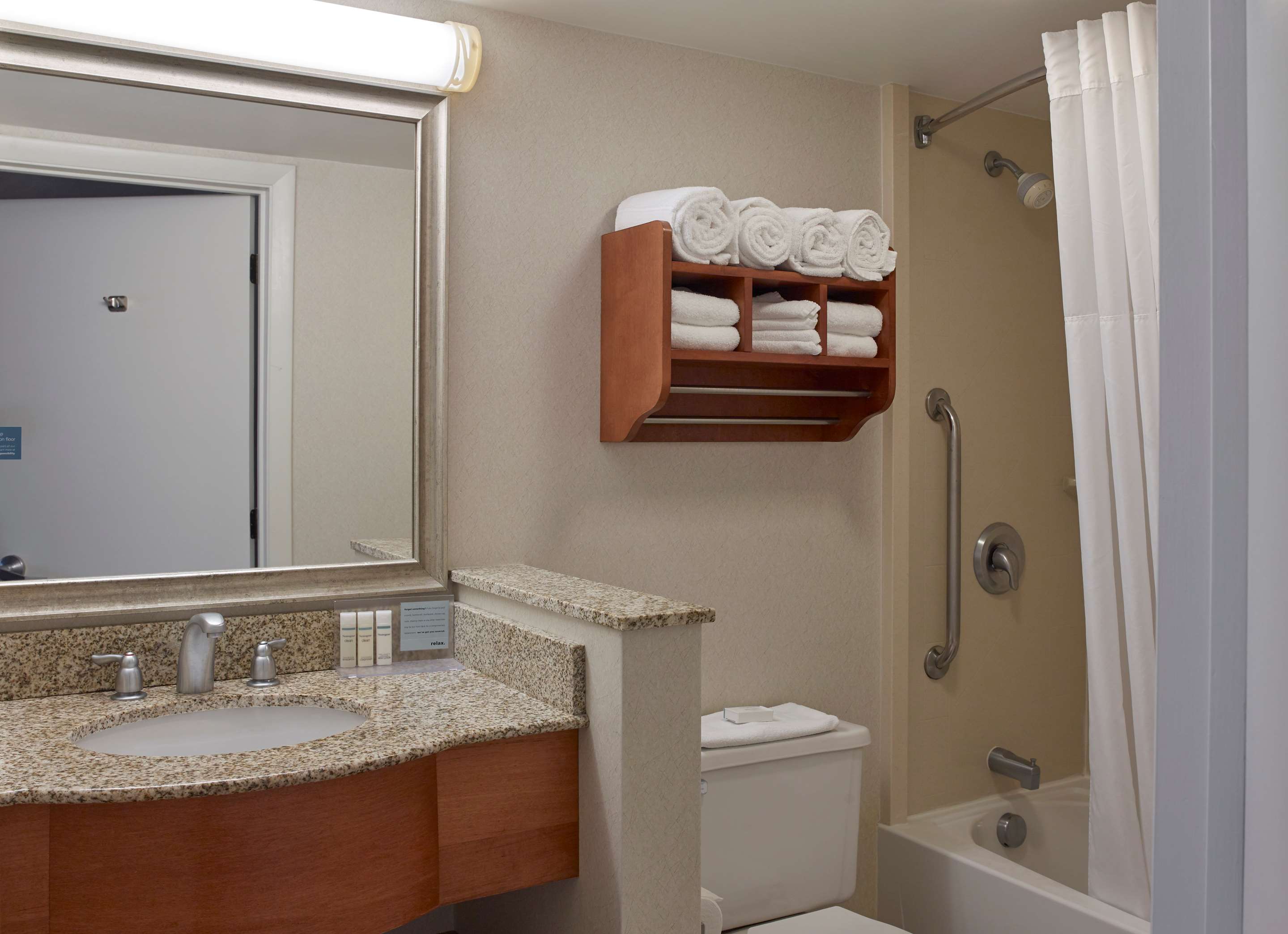 Guest room bath