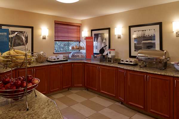 Restaurant - Hampton Inn Airport South Portland