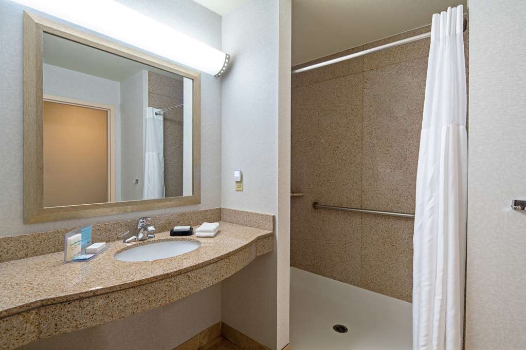 Hampton Inn & Suites by Hilton Bremerton Room Type - 1 KN ACC RI SHWR STE NS