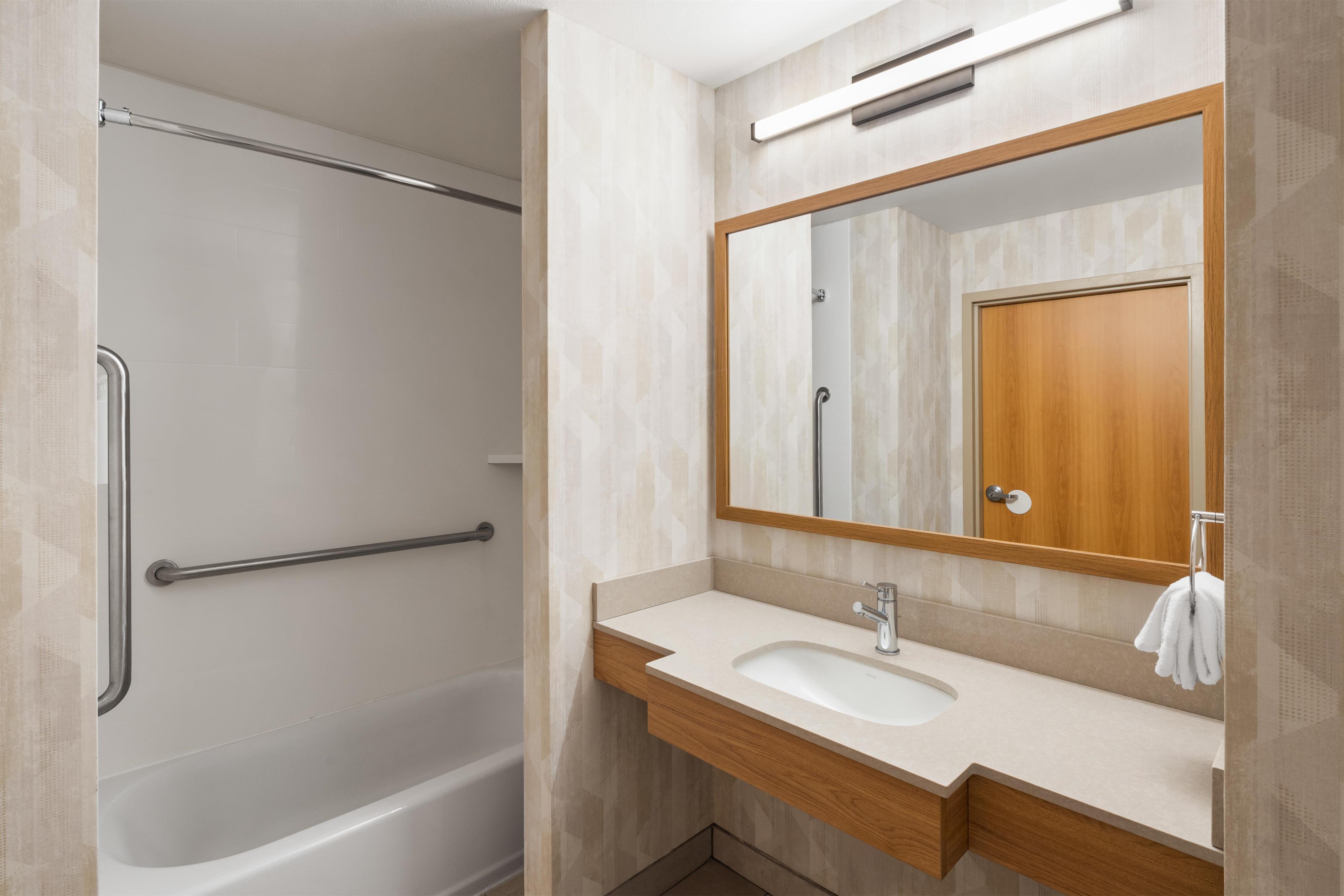 Guest room bath