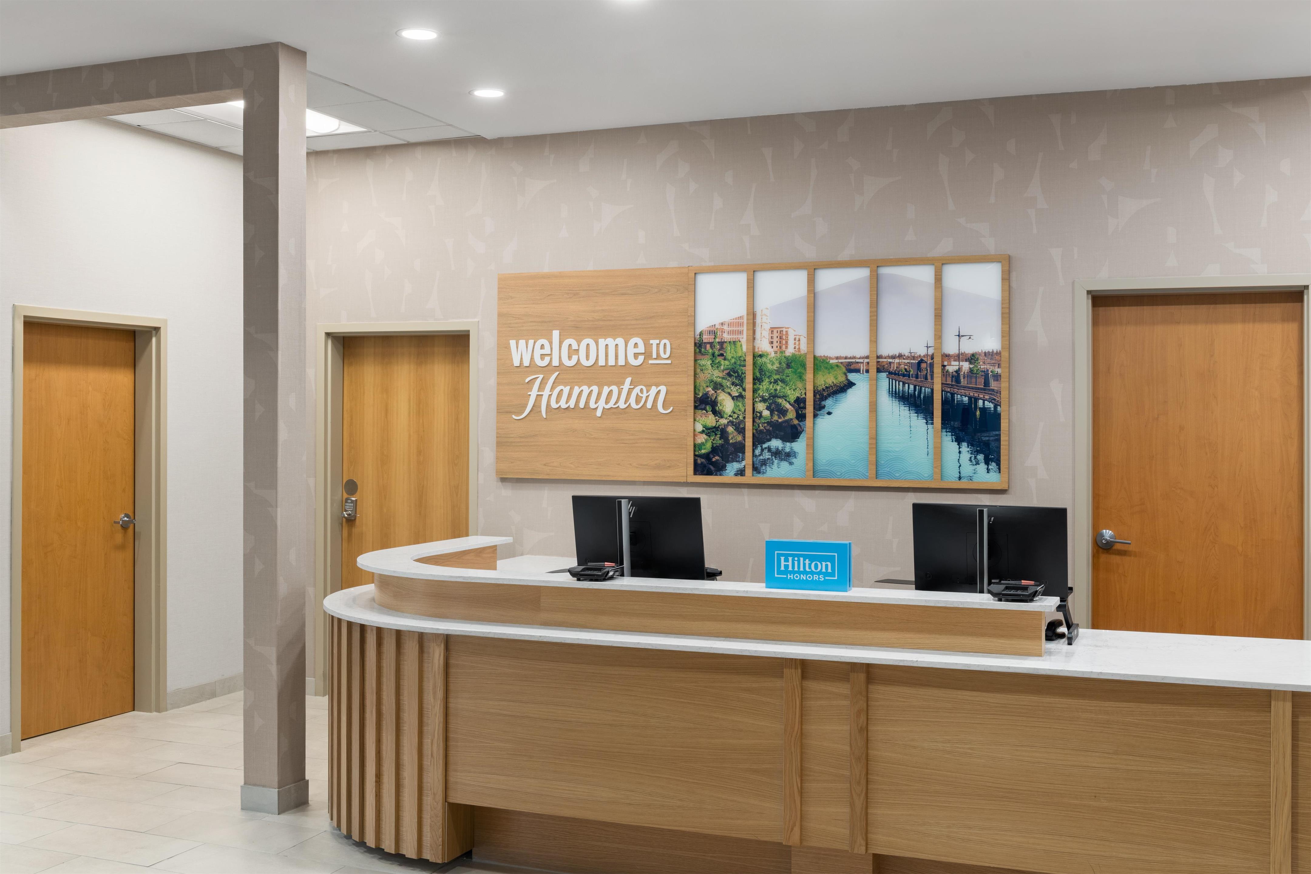 Reception | Hampton Inn & Suites Bremerton