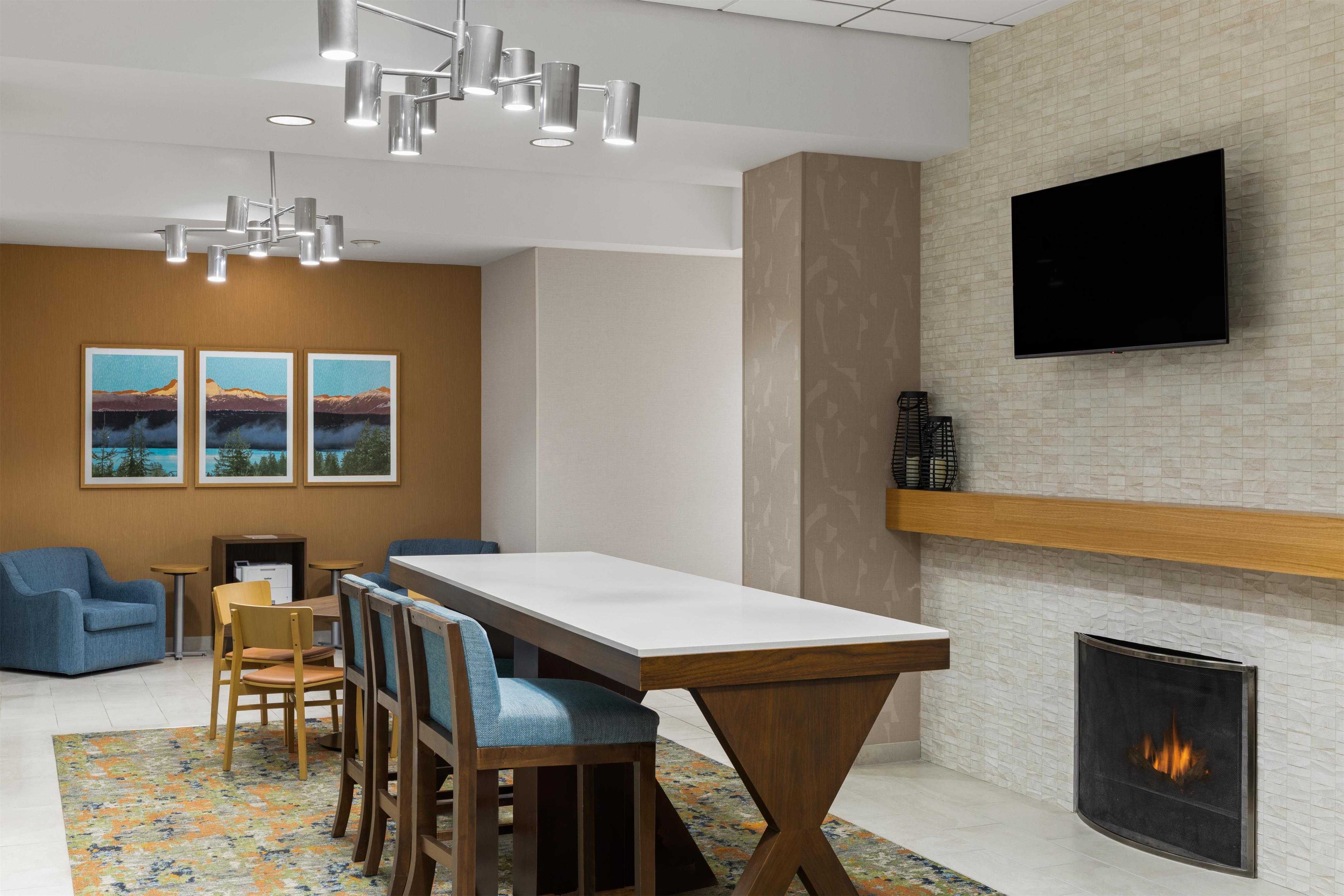Lobby | Hampton Inn & Suites Bremerton