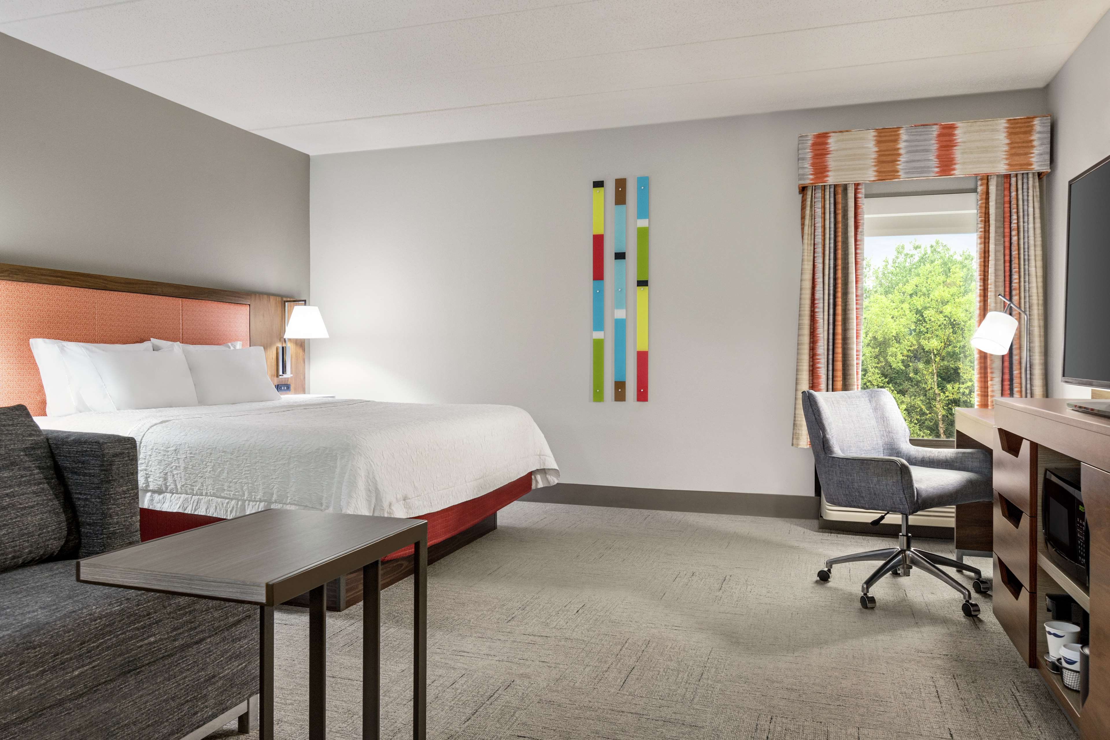 Hampton Inn by Hilton Quakertown Room Type - 1KNG DLX W  SOFABED NOSMOK
