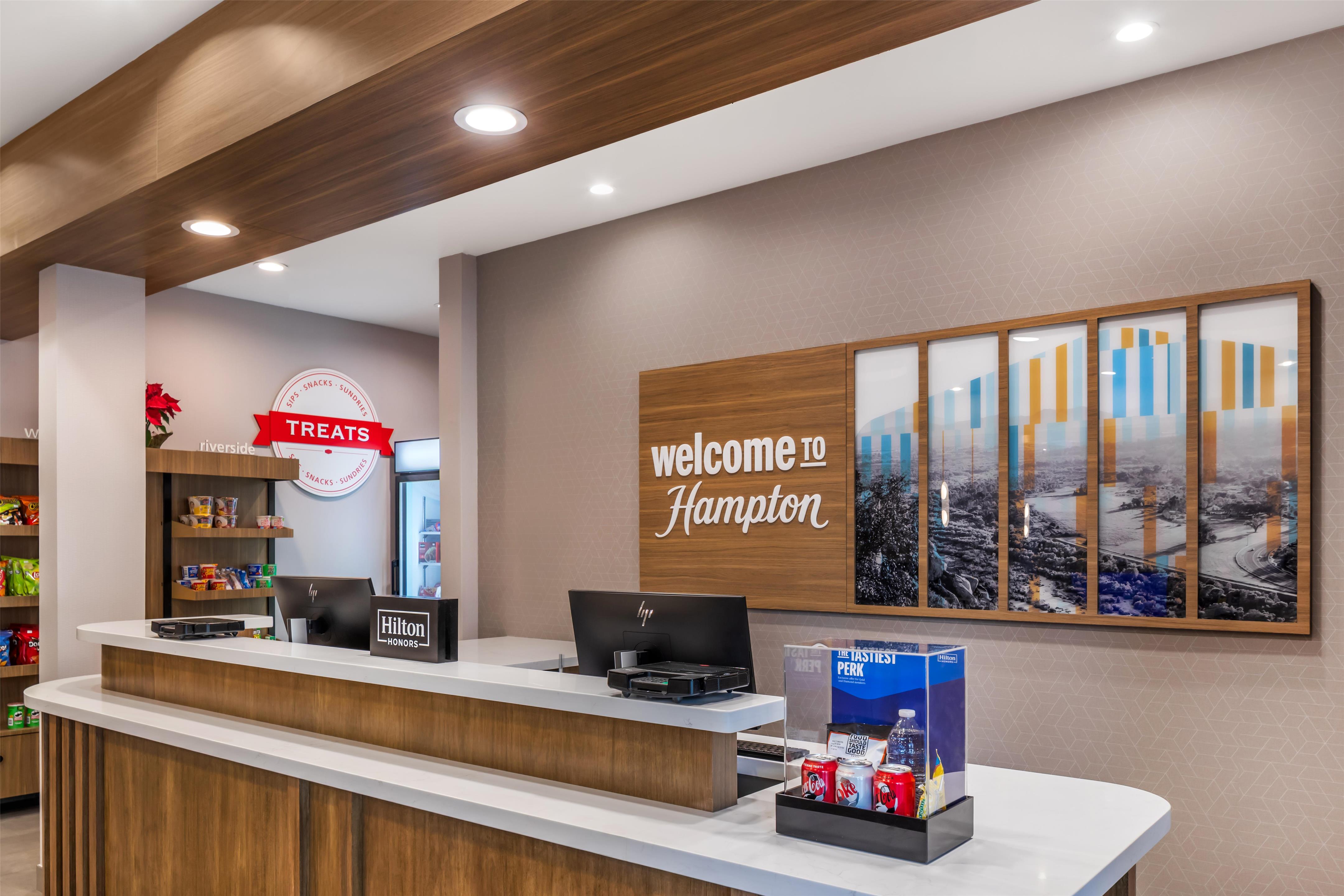 Lobby | Hampton Inn & Suites Riverside/Corona East
