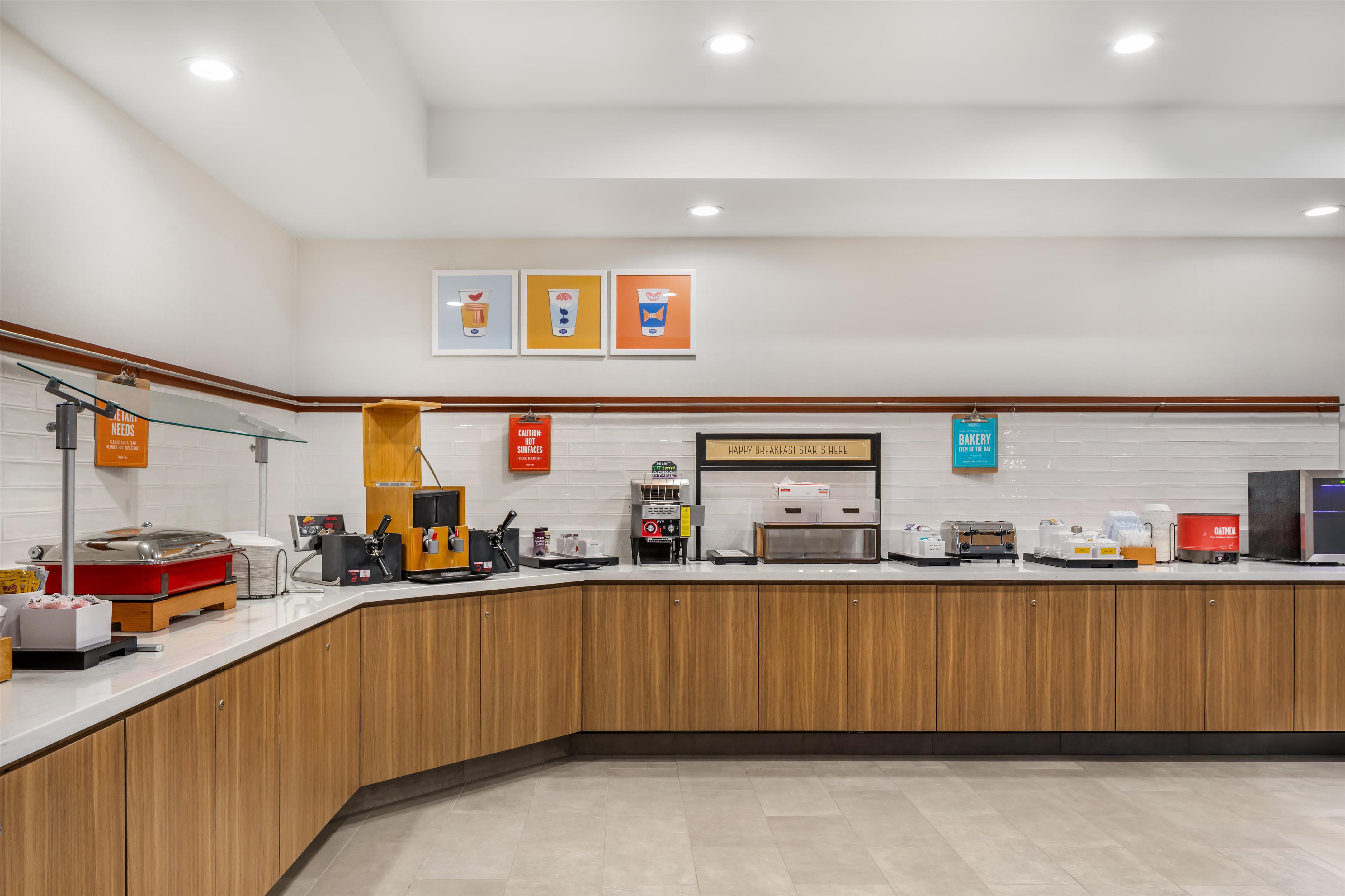 Breakfast Area | Hampton Inn & Suites Riverside/Corona East