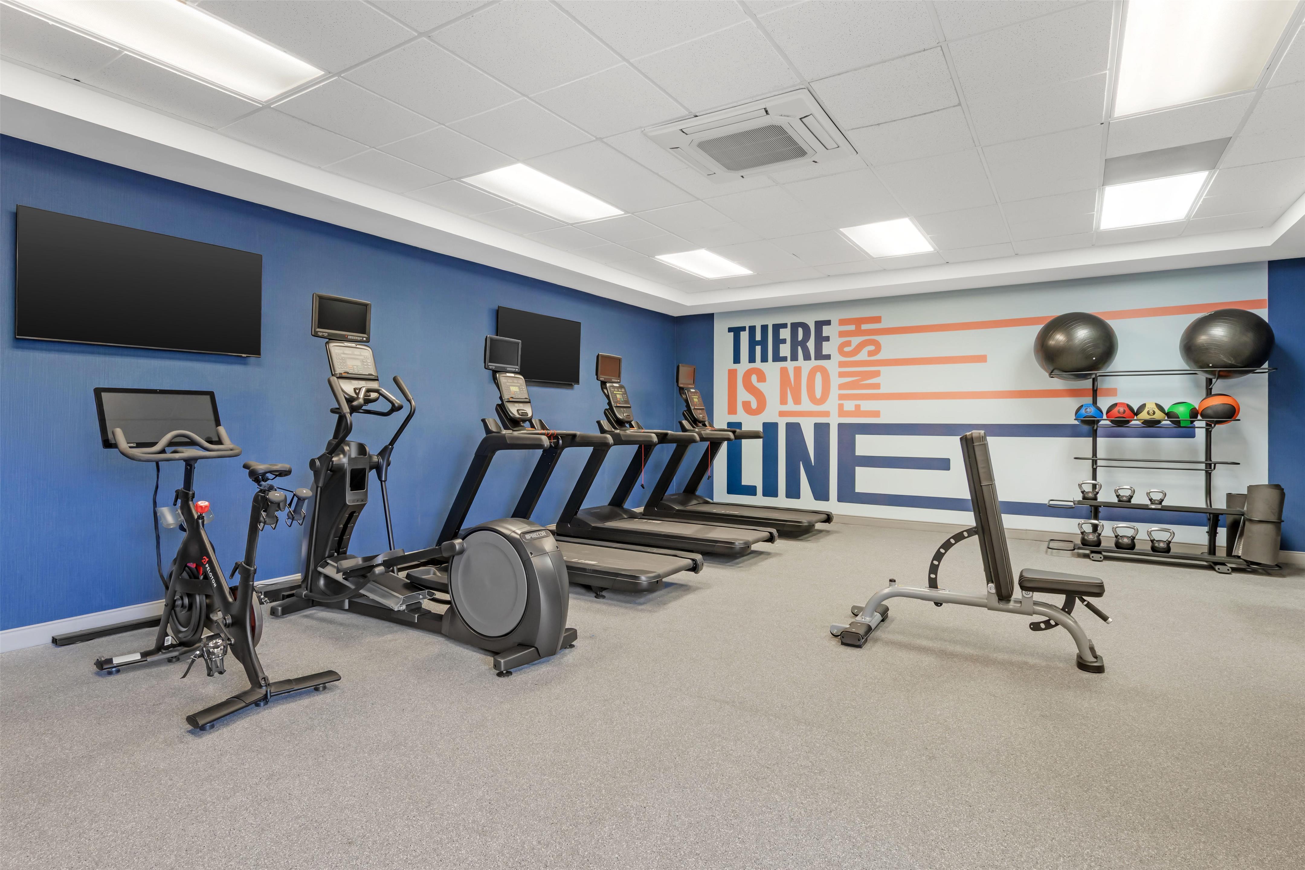 Health club fitness center gym | Hampton Inn & Suites Riverside/Corona East