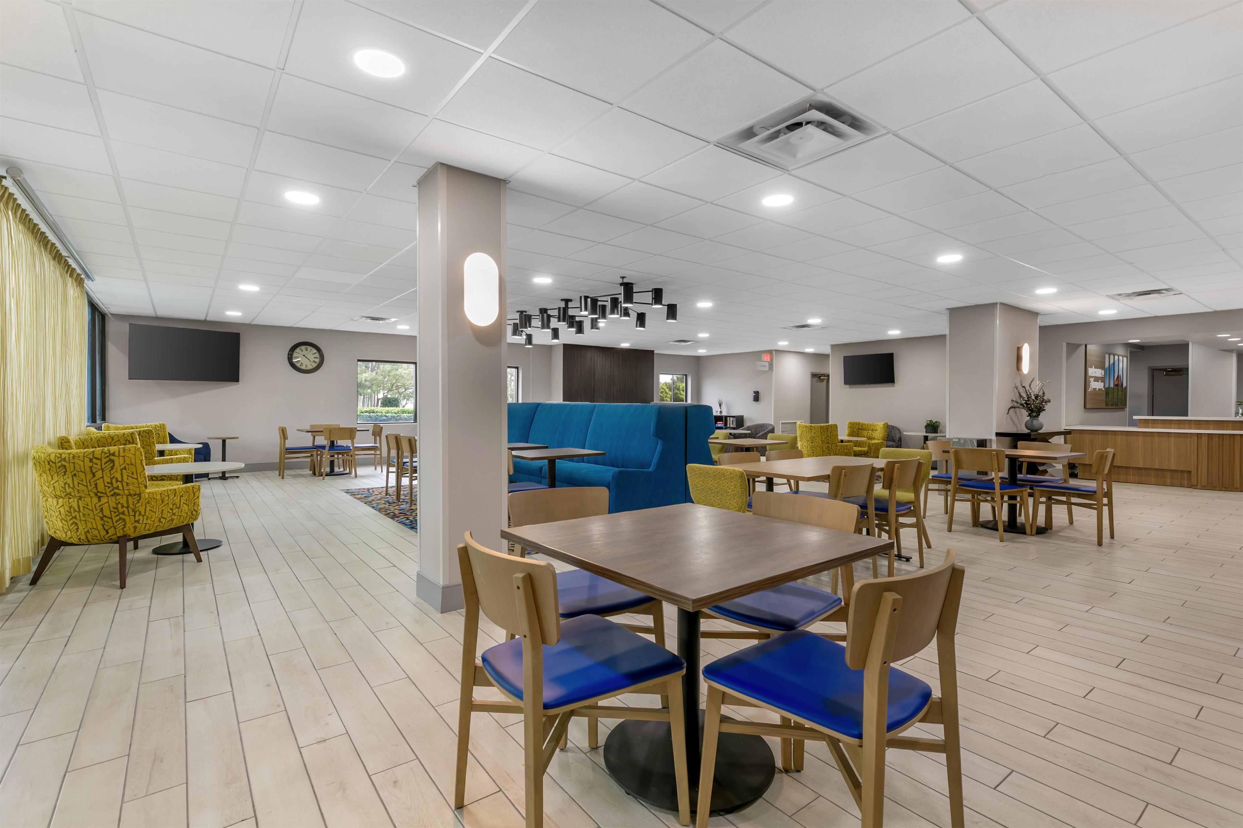 Breakfast Area | Hampton Inn Richmond