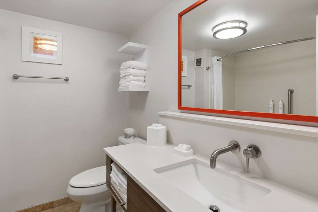 Hampton Inn Rock Hill-guestroom-Guest Room,Bathroom,On-Site.jpg