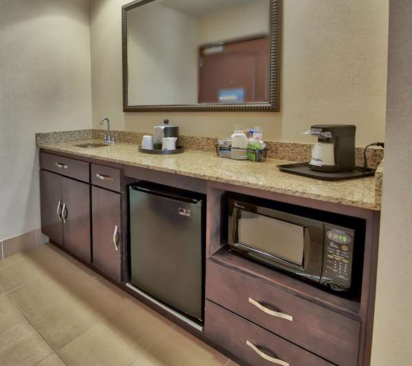  - Hampton Inn & Suites Ridgecrest