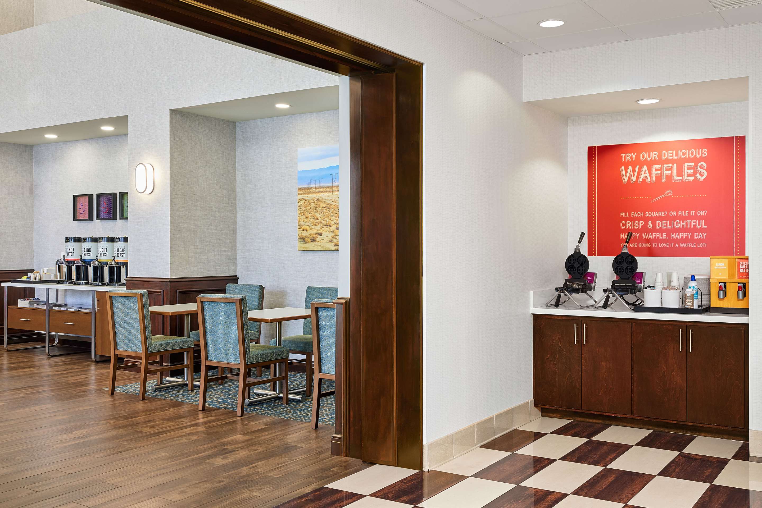 Breakfast Area | Hampton Inn & Suites Ridgecrest