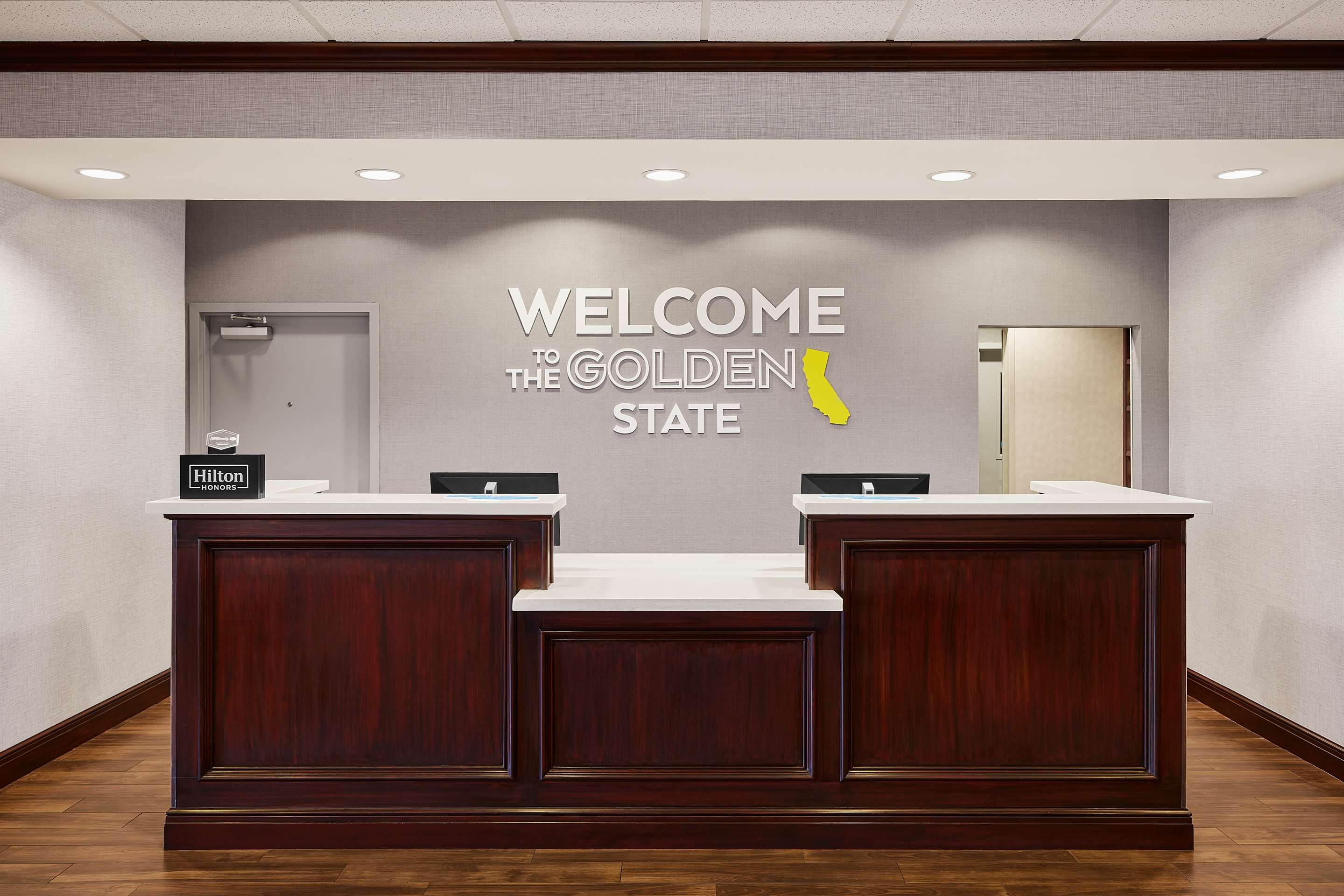 Reception | Hampton Inn & Suites Ridgecrest
