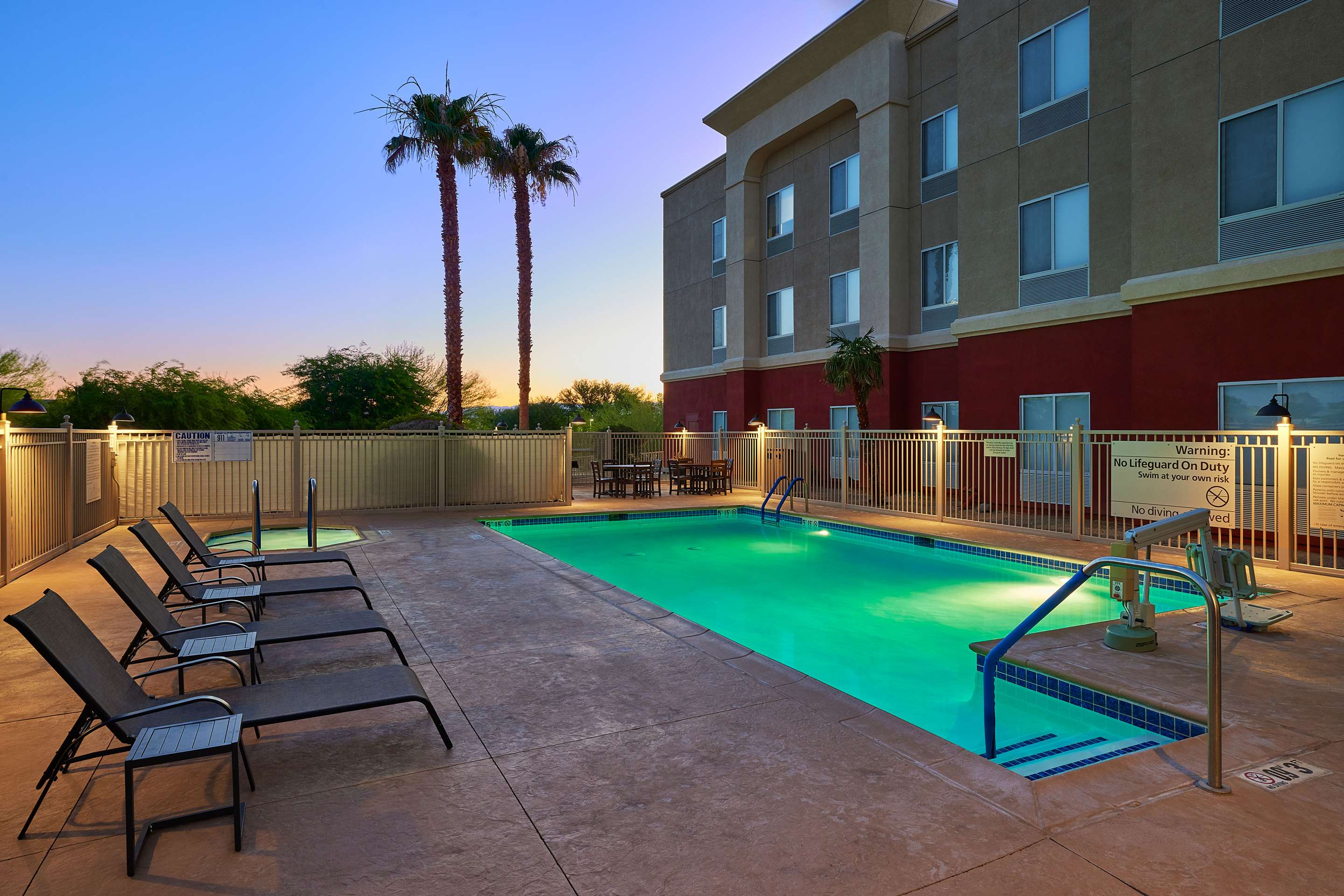 Pool | Hampton Inn & Suites Ridgecrest