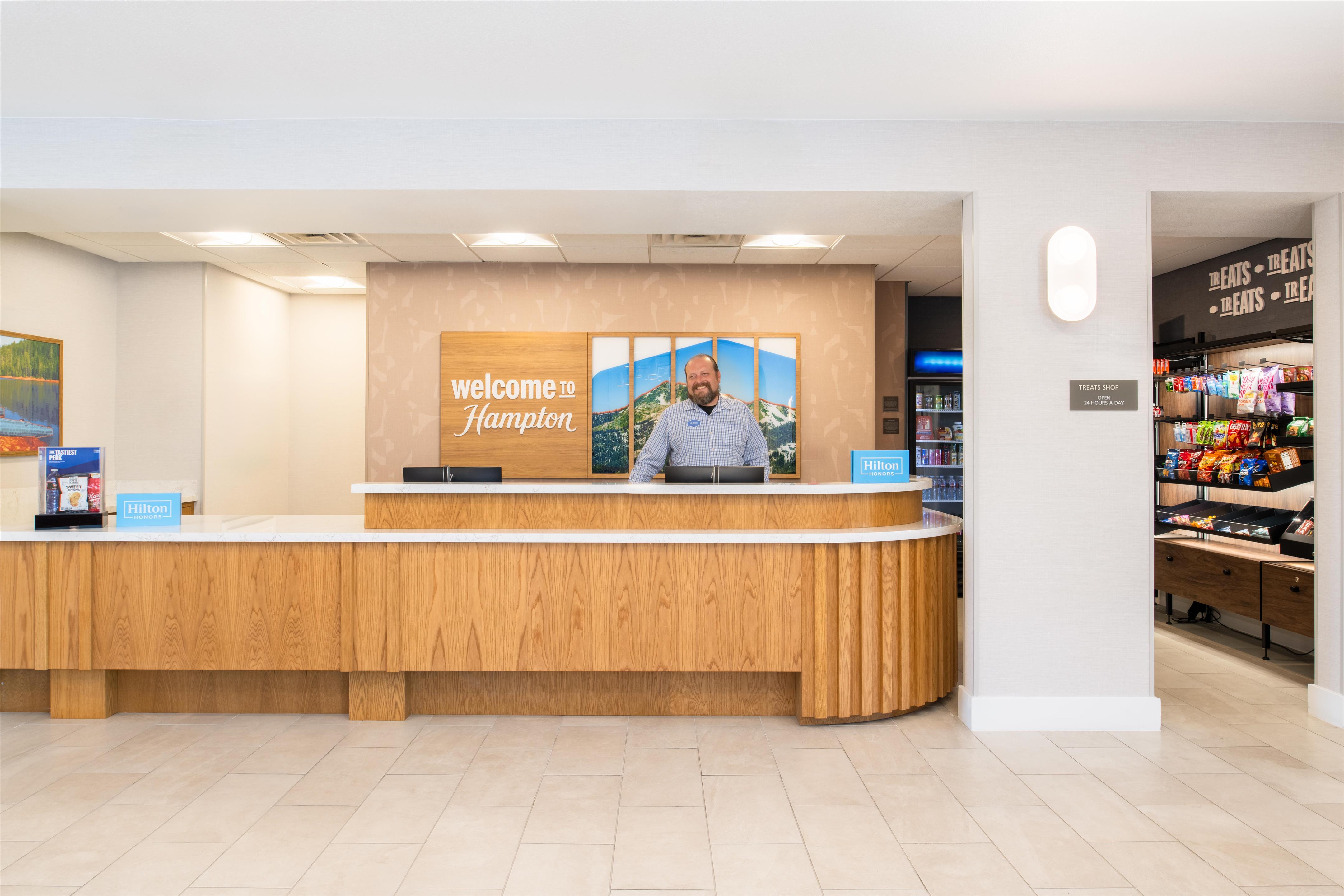 Reception | Hampton Inn & Suites Redding