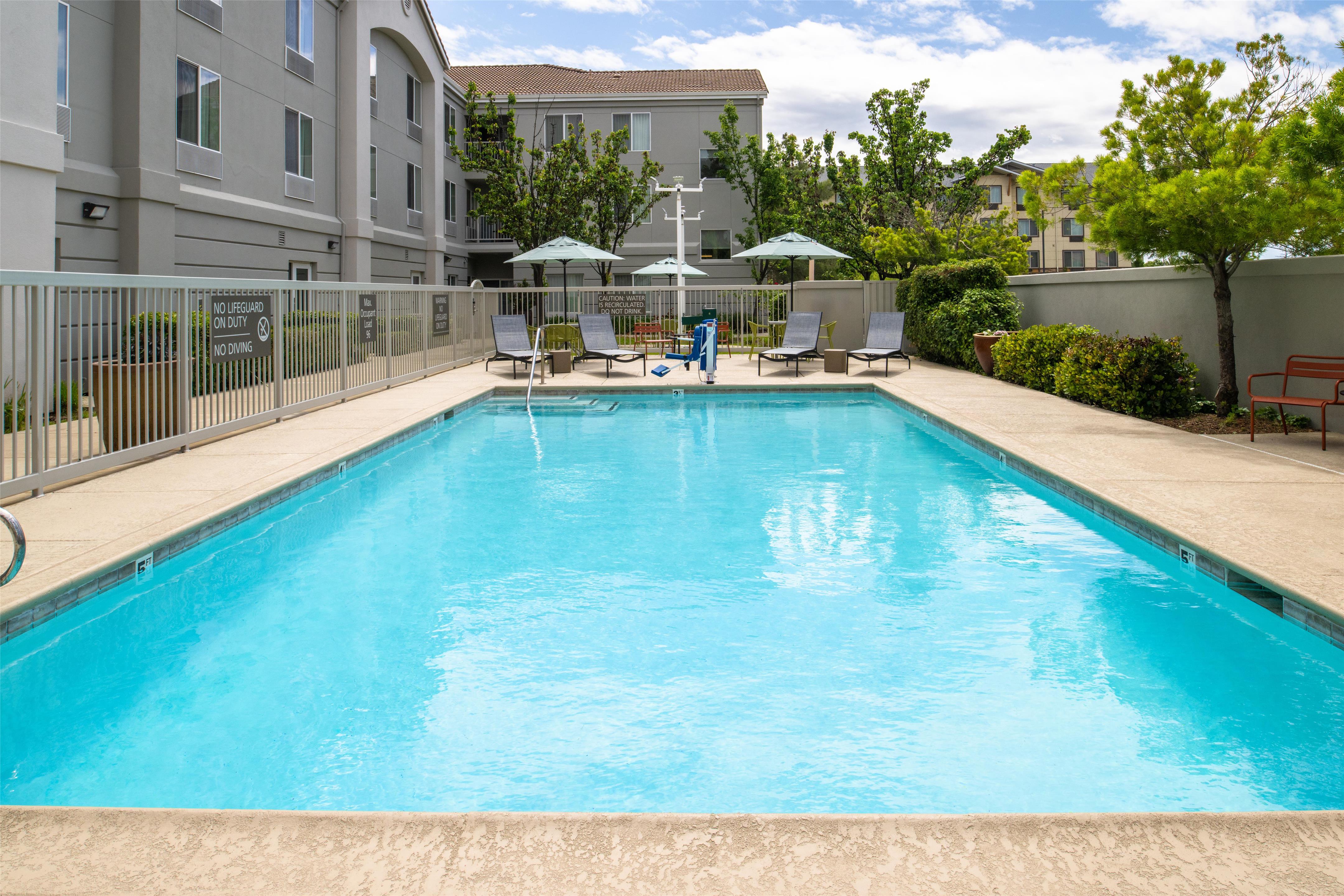 Pool | Hampton Inn & Suites Redding