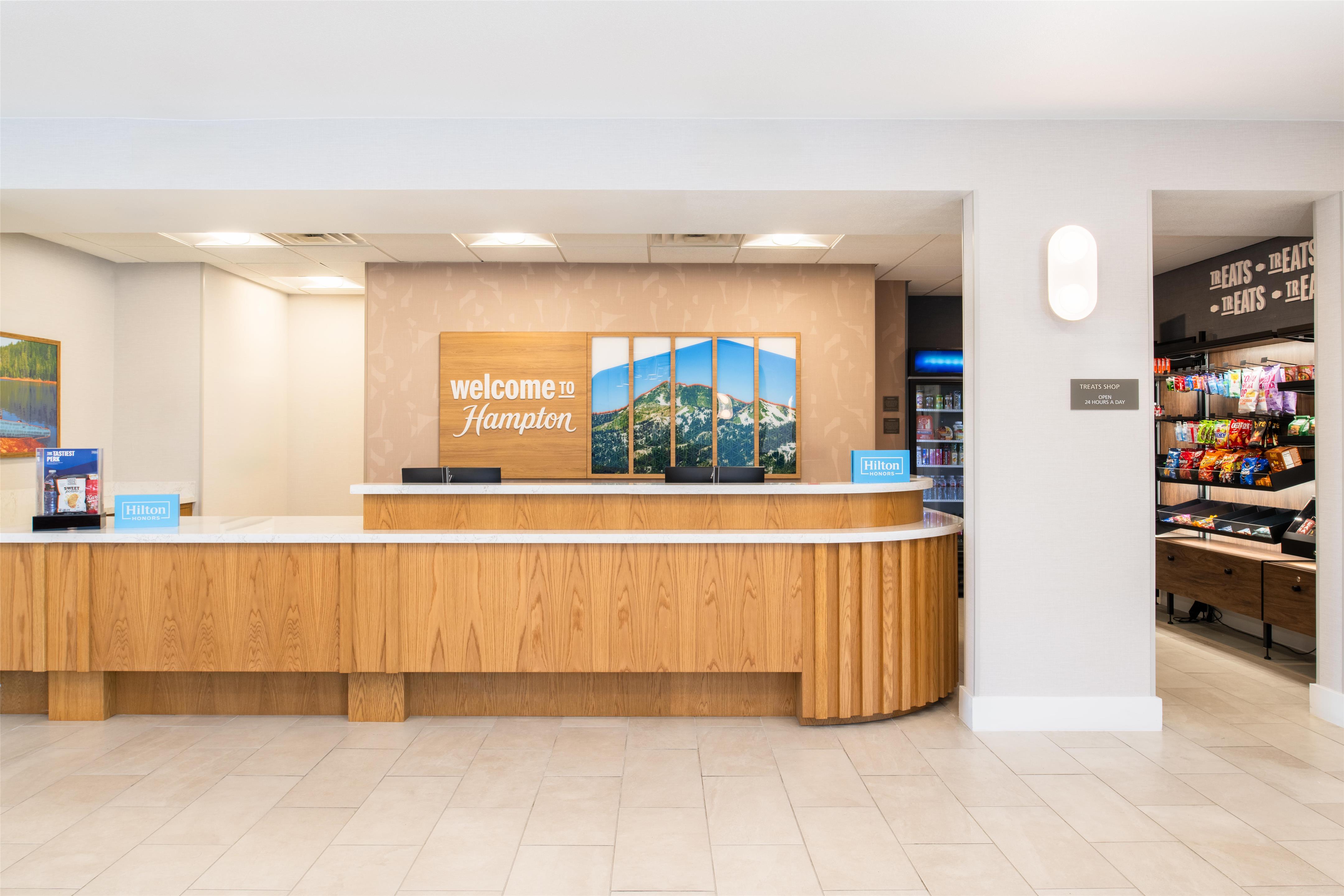 Reception | Hampton Inn & Suites Redding