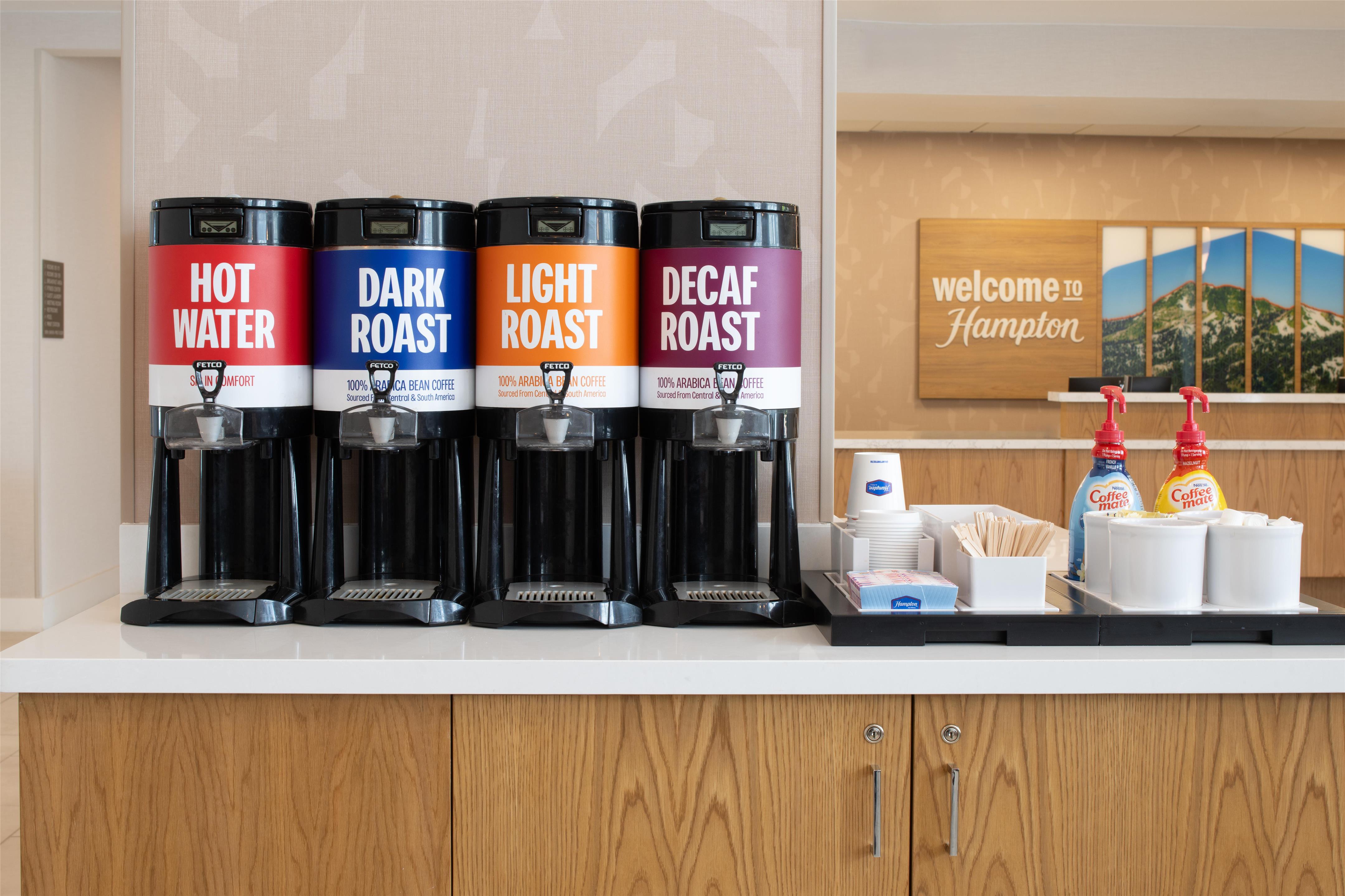 Restaurant | Hampton Inn & Suites Redding
