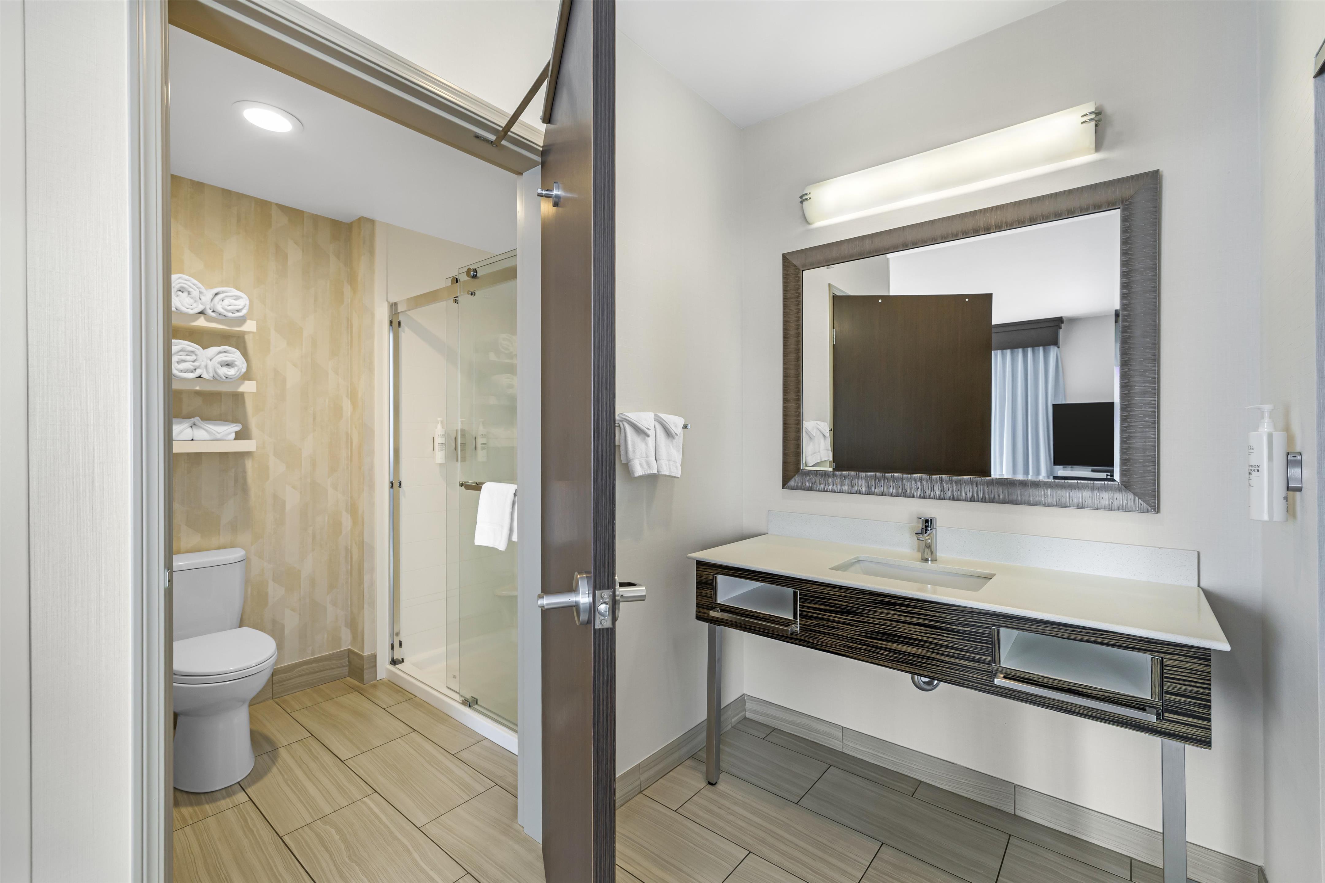 Guest room bath