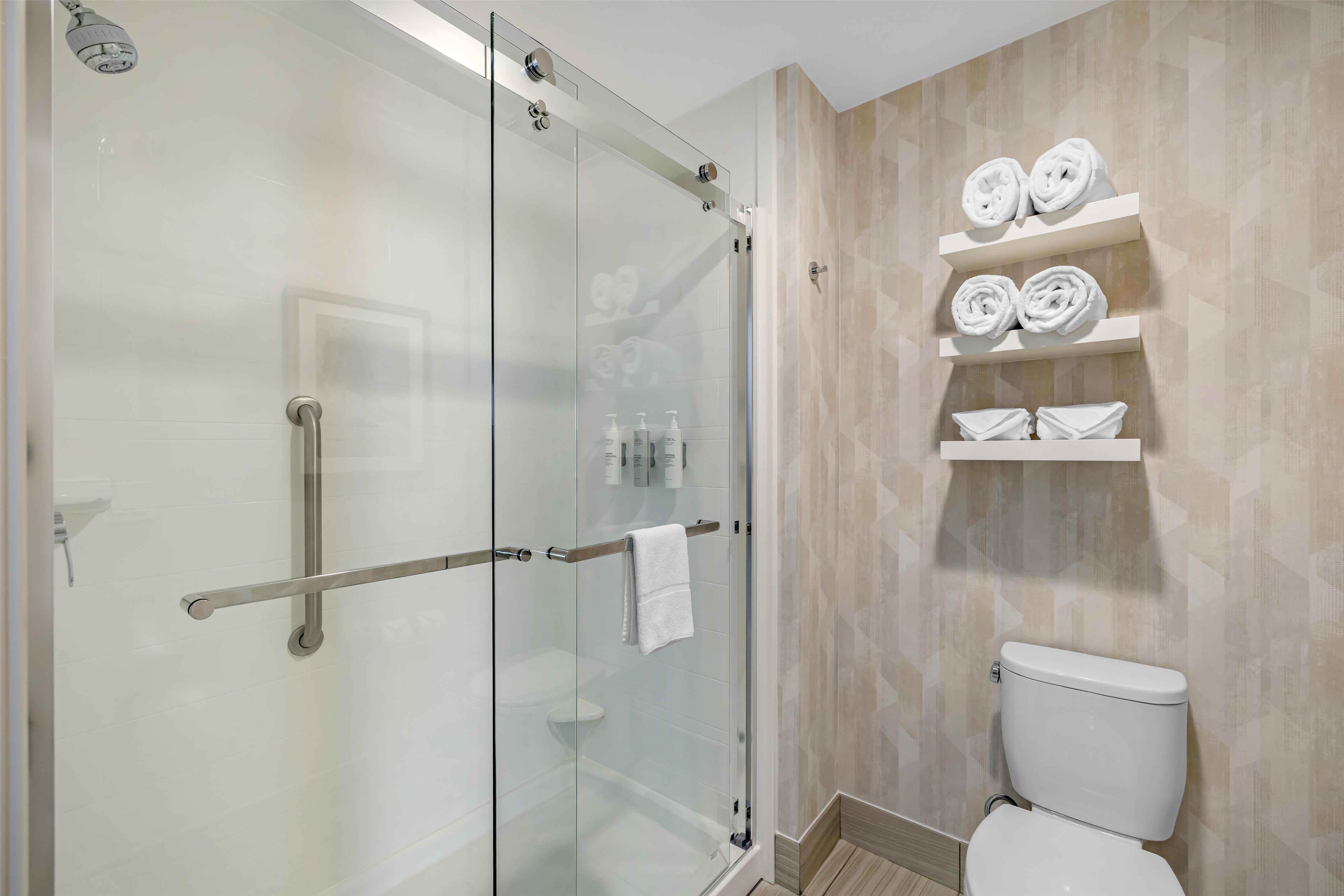 Guest room bath