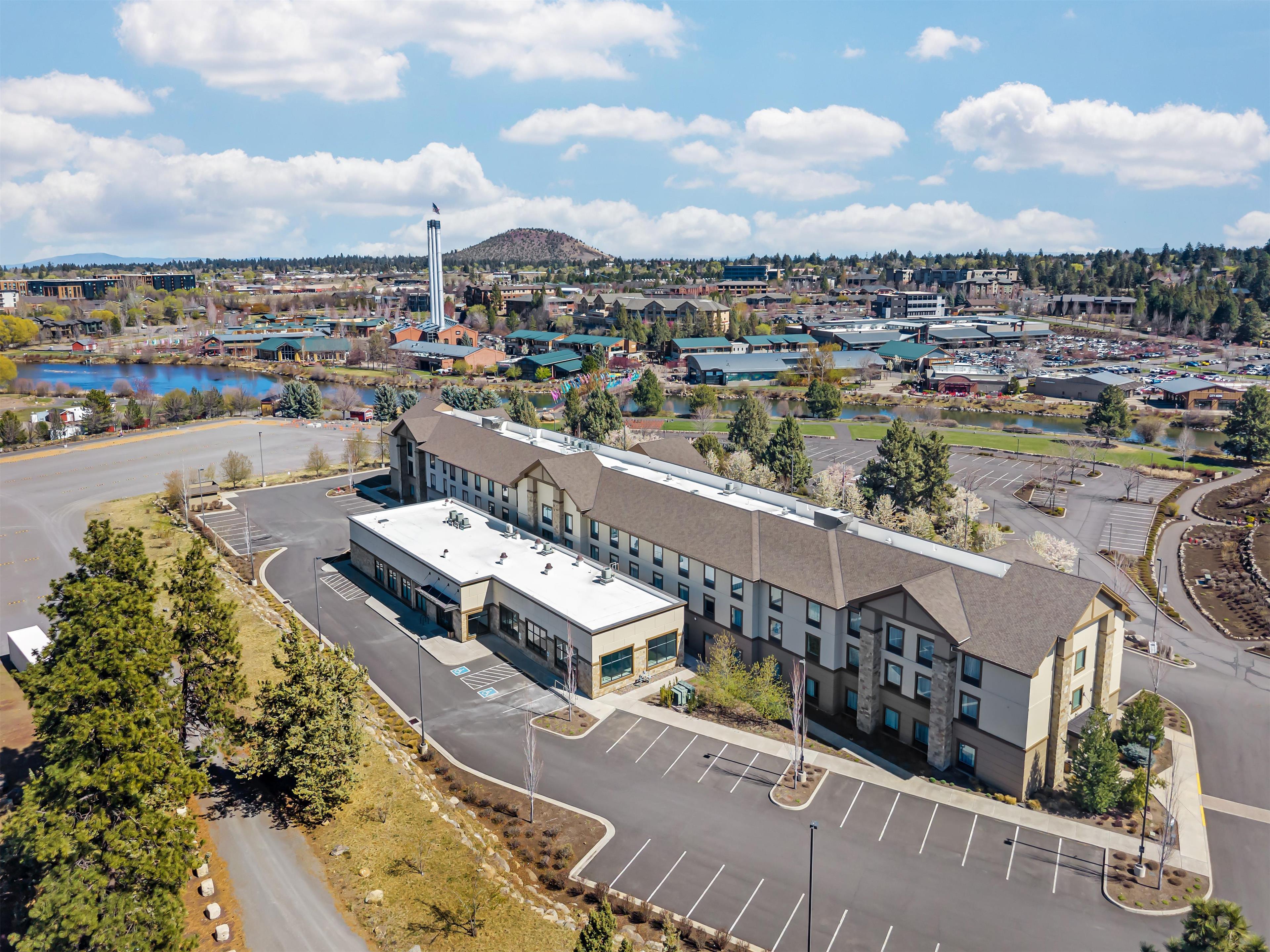 Exterior | Hampton Inn & Suites Bend