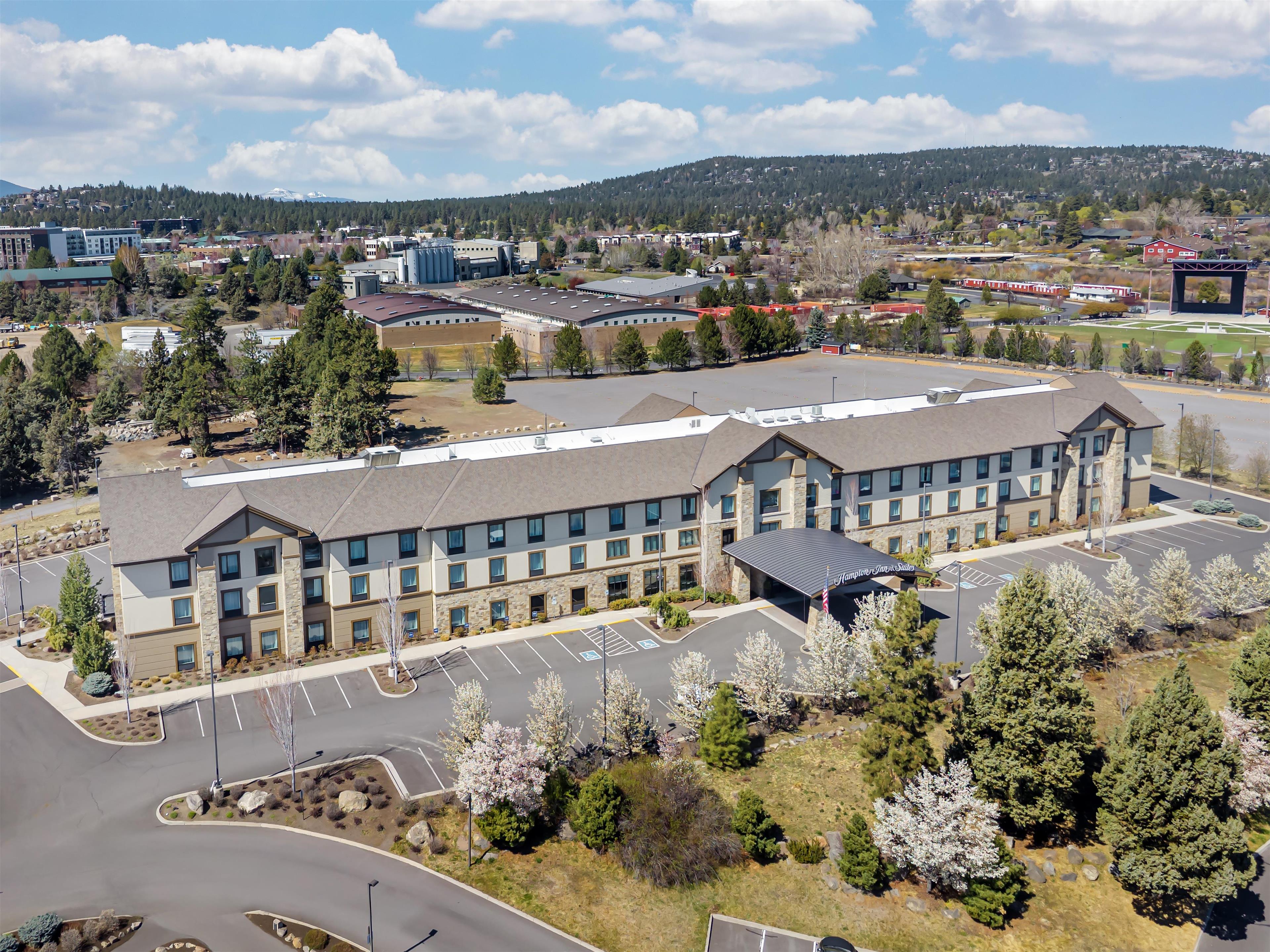 Exterior | Hampton Inn & Suites Bend