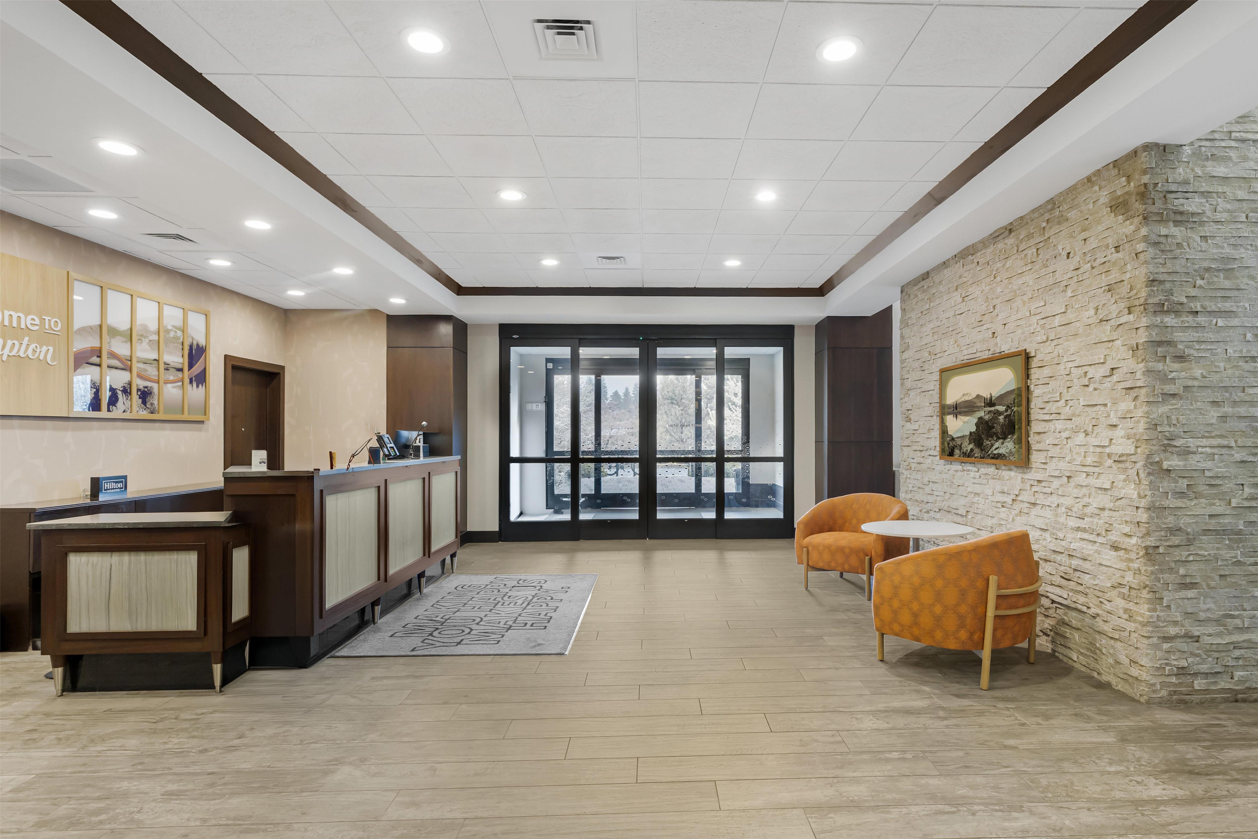 Lobby | Hampton Inn & Suites Bend