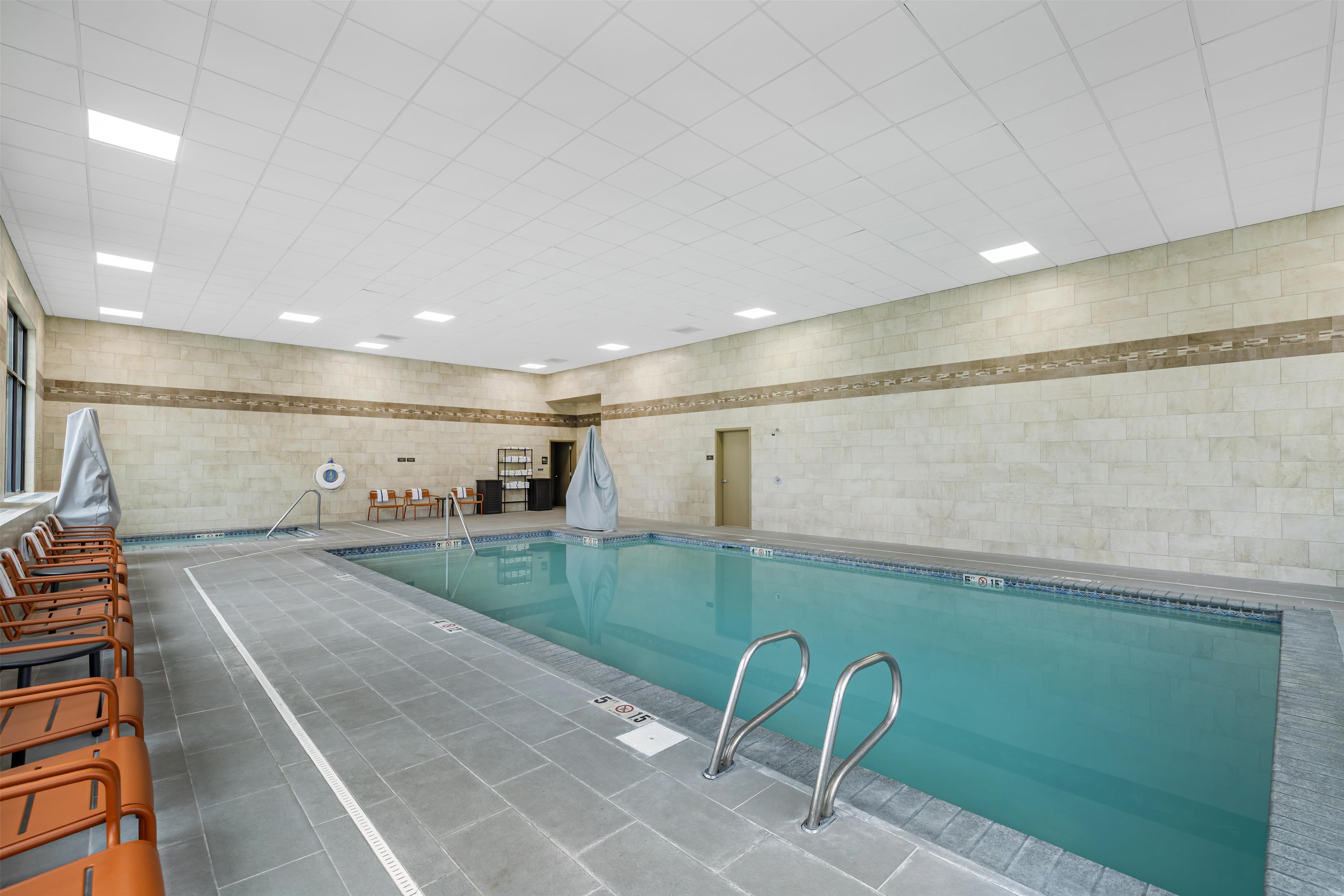 Pool | Hampton Inn & Suites Bend