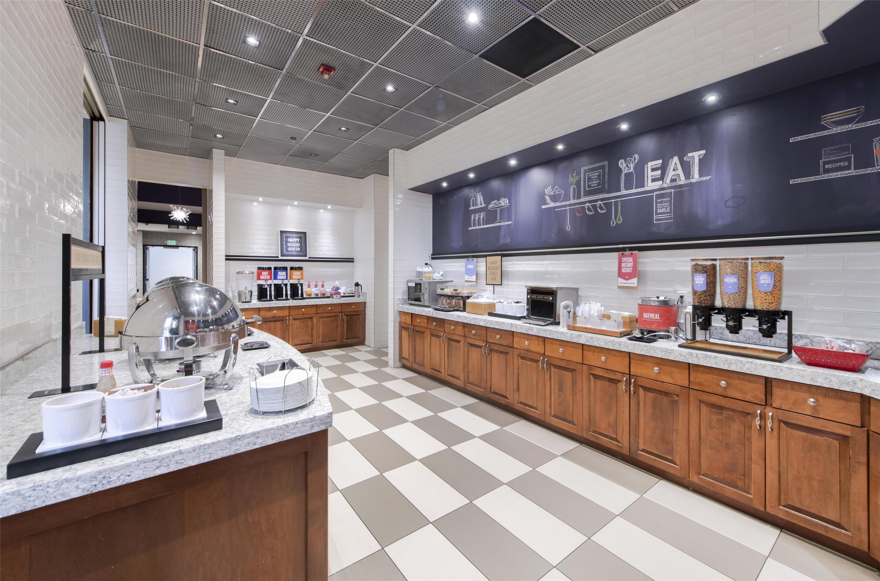 Breakfast Area | Hampton Inn & Suites Raleigh-Durham Airport-Brier Creek