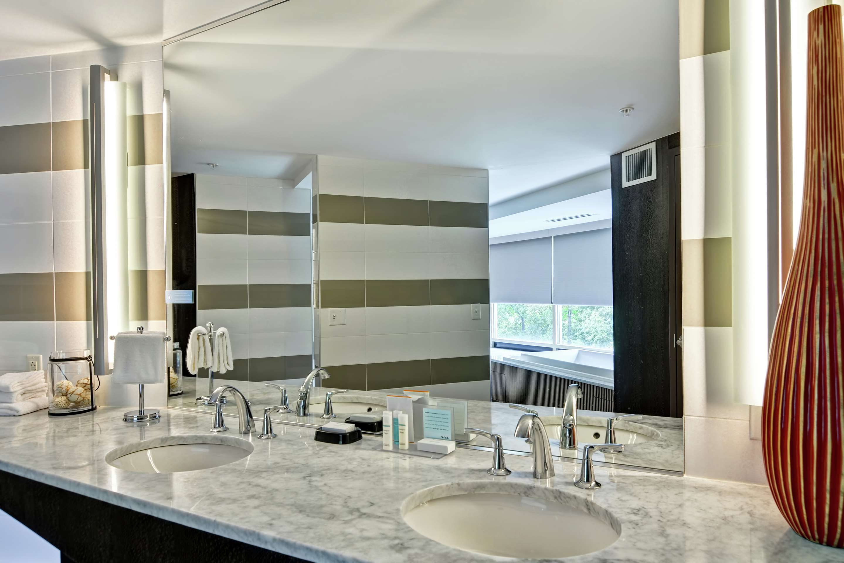 Guest room bath