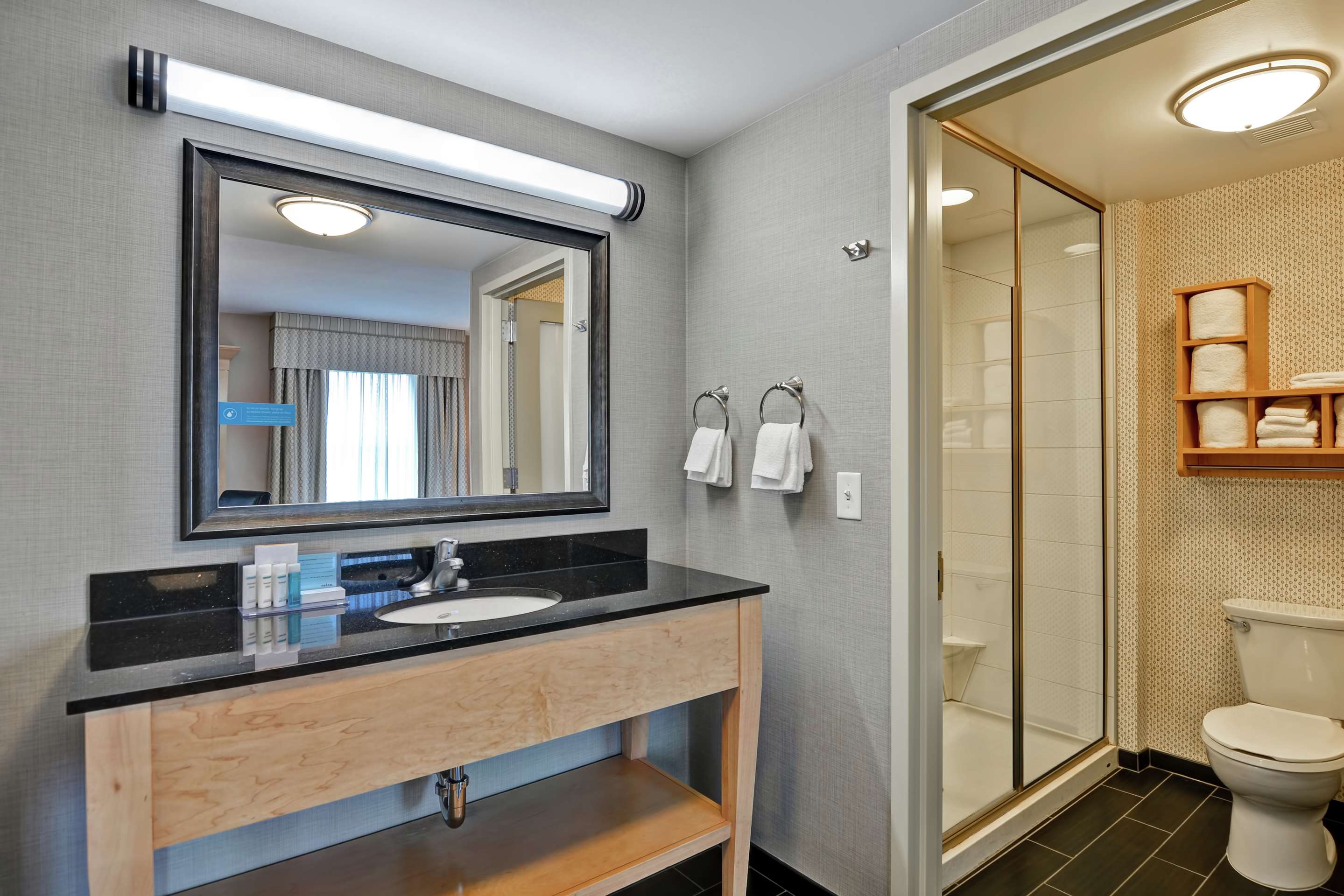 Guest room bath