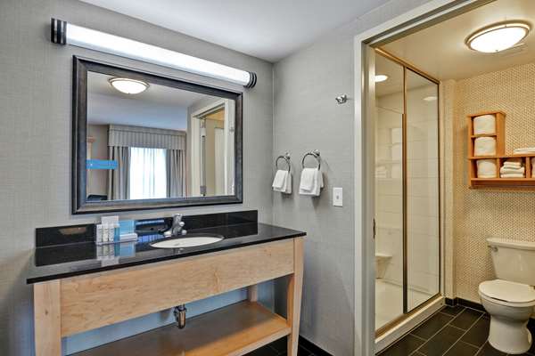  - Hampton Inn & Suites Crabtree Valley Raleigh - I-440, Exit 7