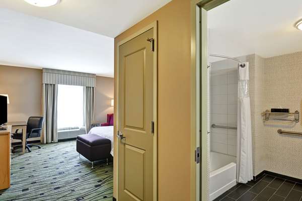  - Hampton Inn & Suites Crabtree Valley Raleigh - I-440, Exit 7