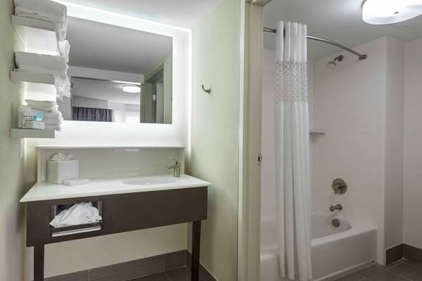  - Hampton Inn & Suites Chapel Hill - I-40, Exit 273